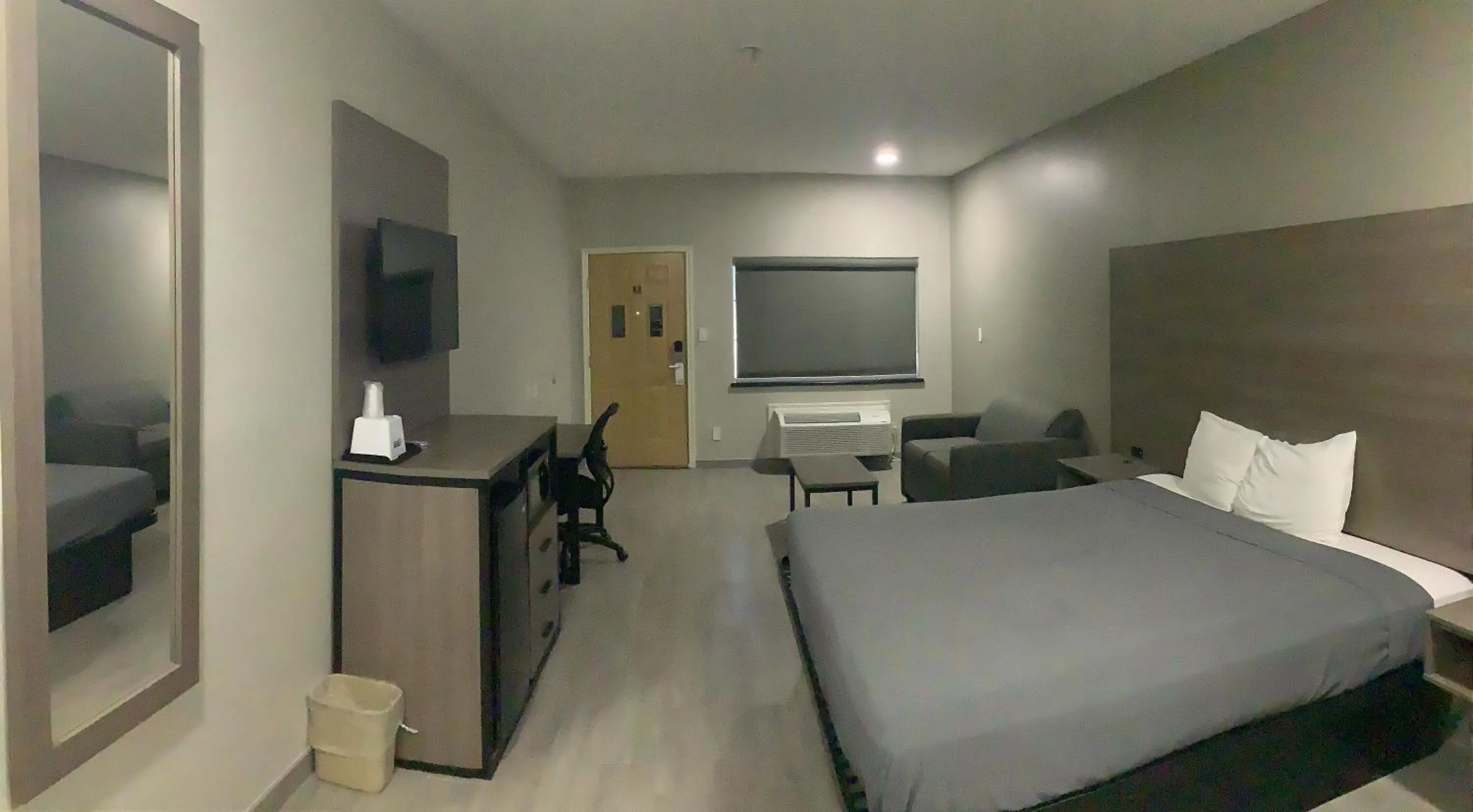 Bedroom, Bed in Americas Best Value Inn & Suites San Benito