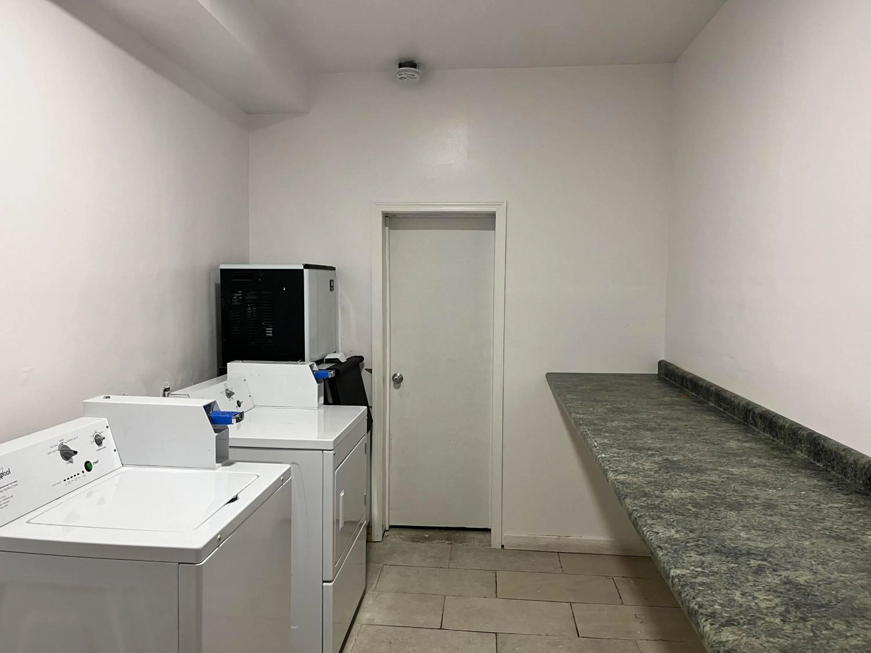 laundry in Motel 6 Williamstown