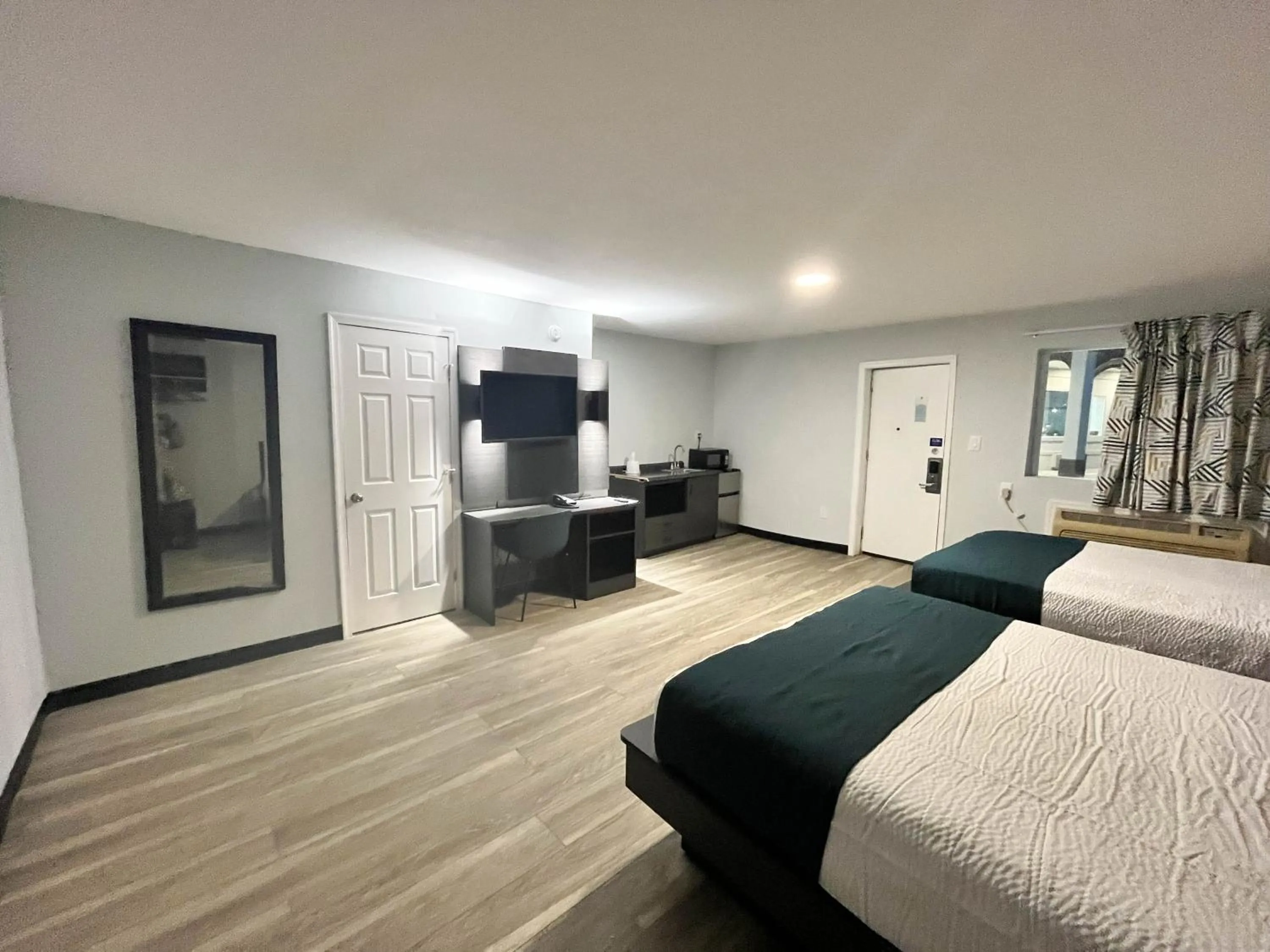 Bedroom, Bed in Motel 6 Williamstown