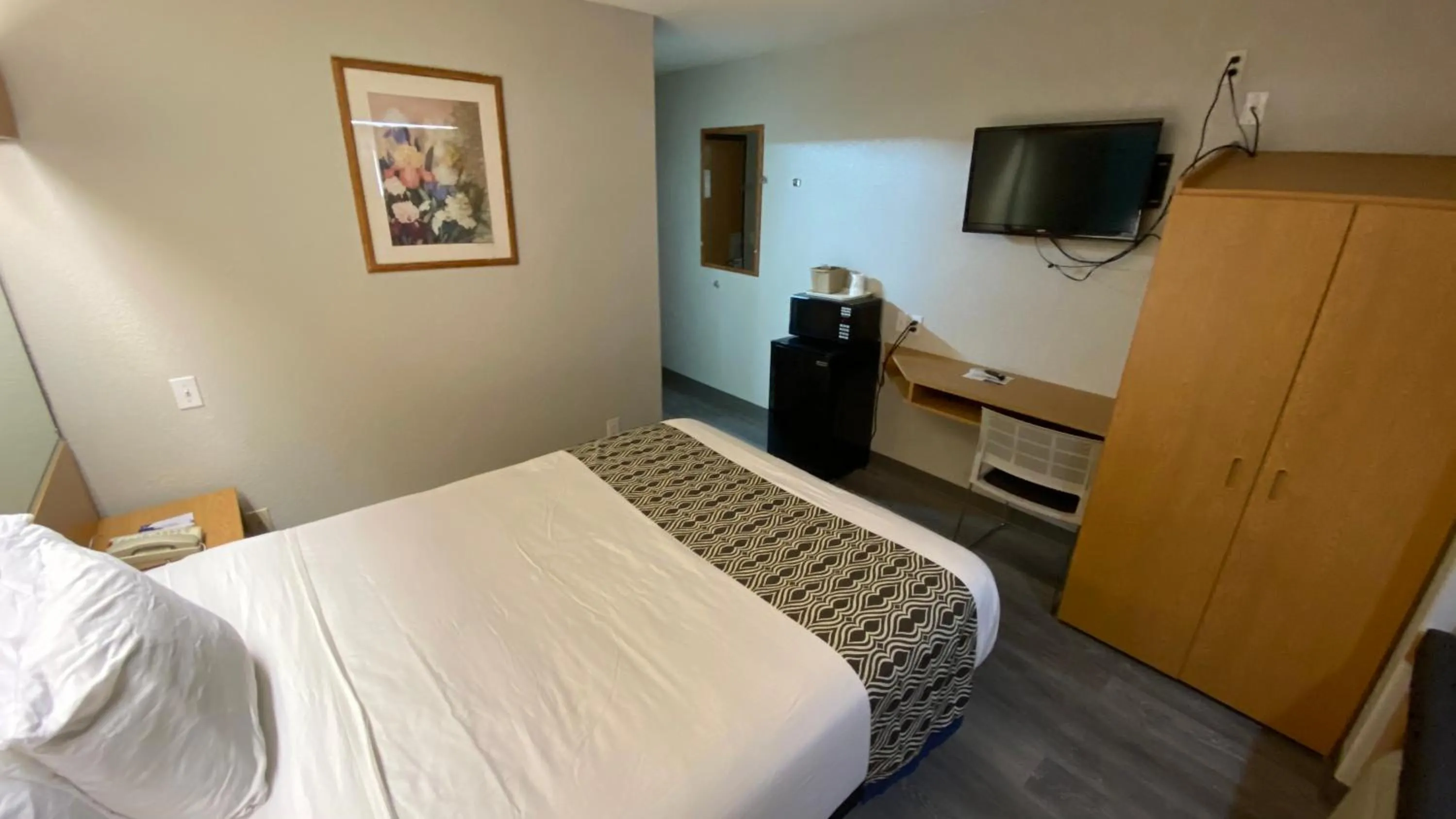 Bed in Microtel Inn & Suites by Wyndham Ardmore