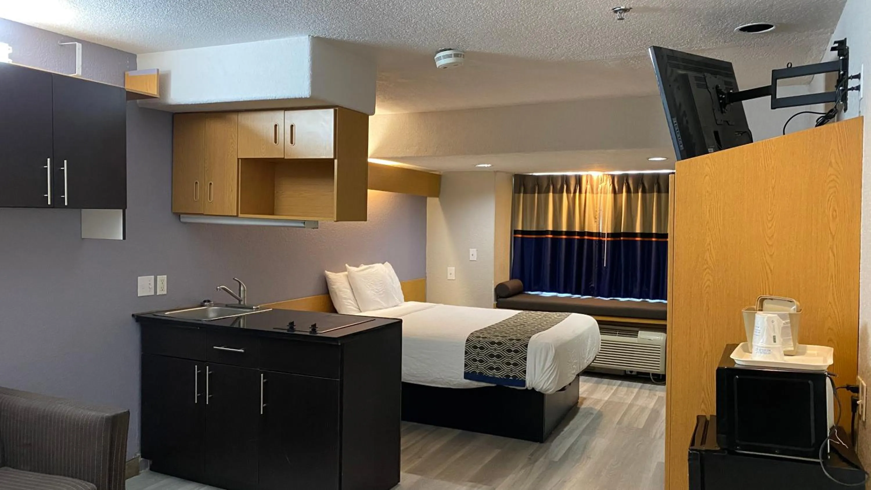 Bed in Microtel Inn & Suites by Wyndham Ardmore