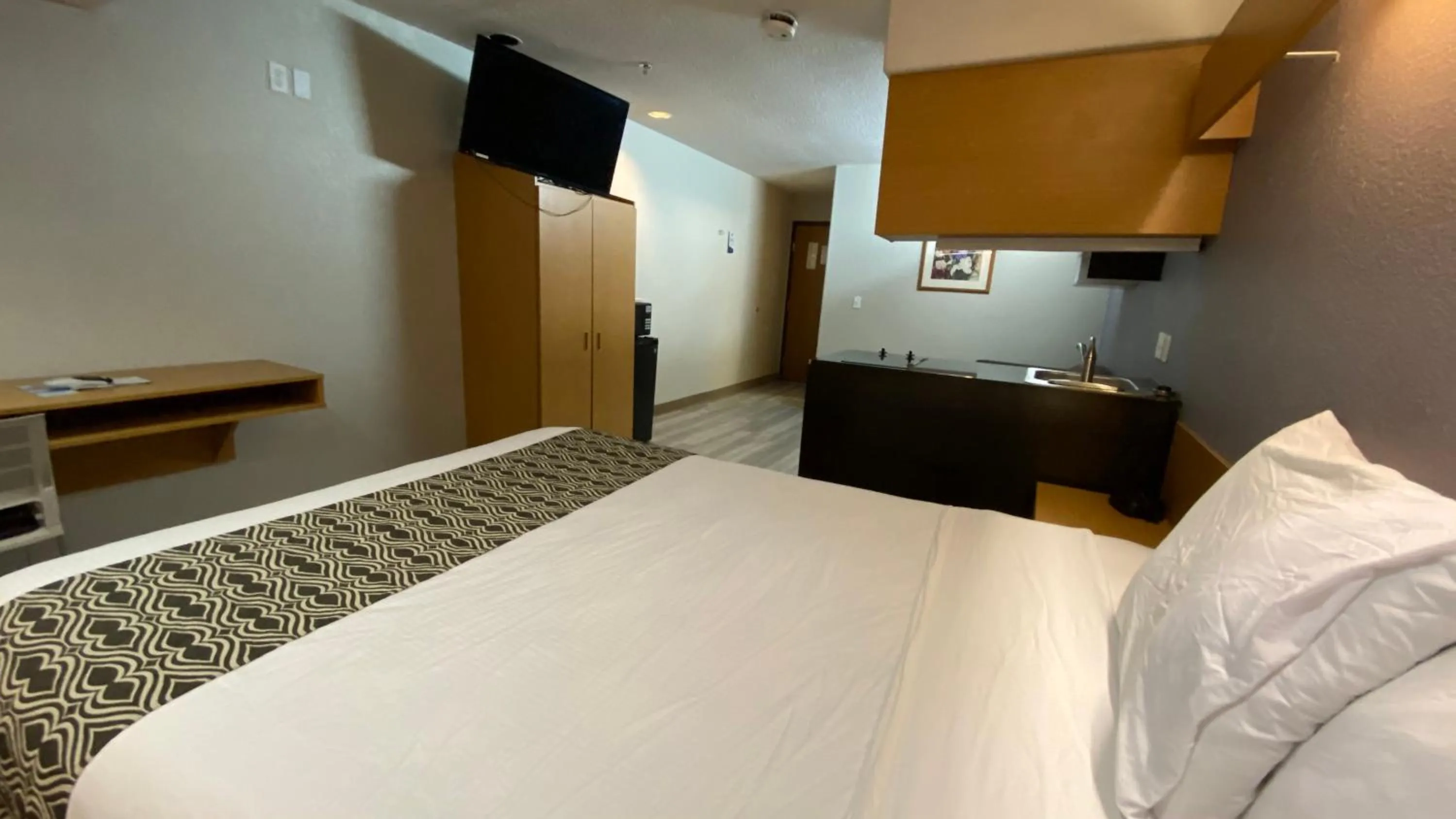 Bed in Microtel Inn & Suites by Wyndham Ardmore