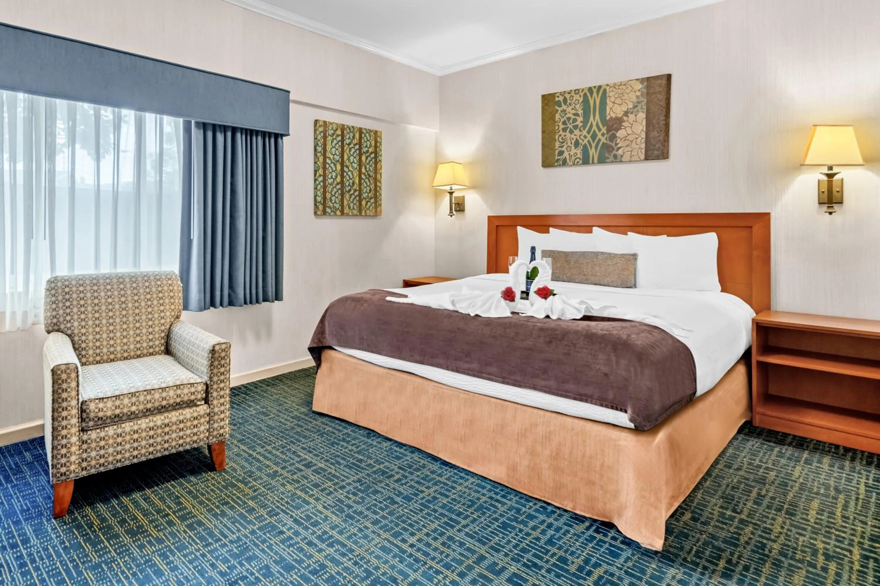 Bedroom, Bed in Best Western De Anza Inn