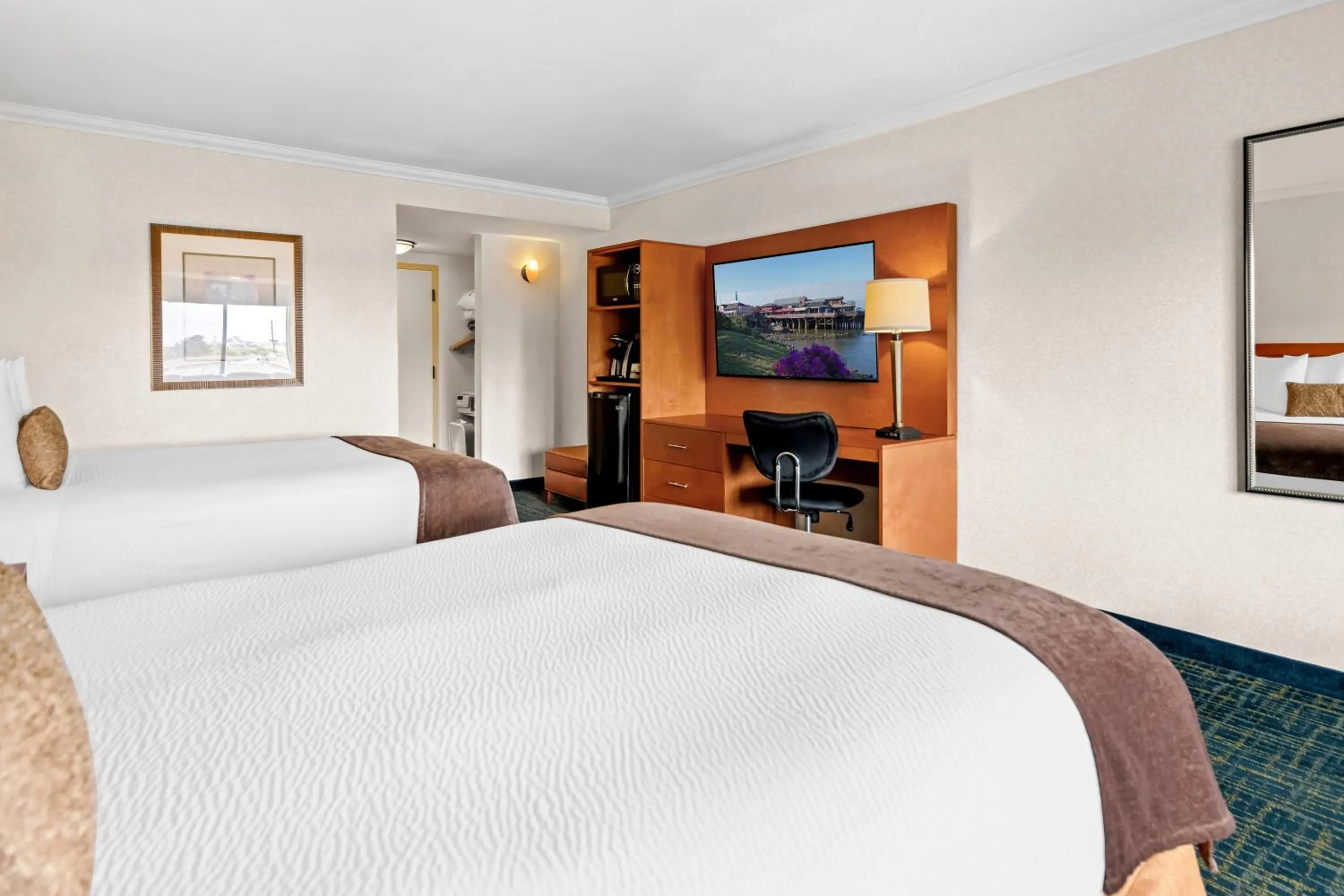 Bedroom, Bed in Best Western De Anza Inn