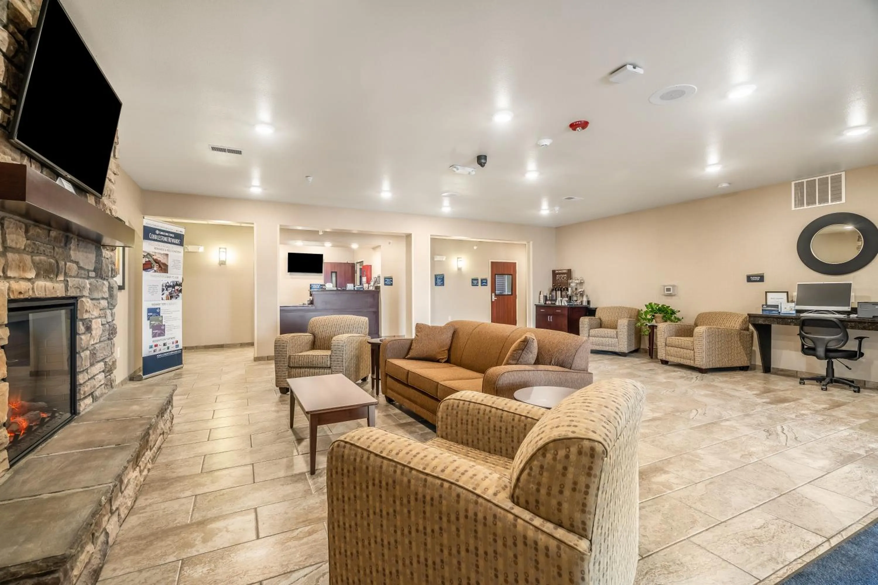 Communal lounge/ TV room in Cobblestone Inn & Suites - Kermit