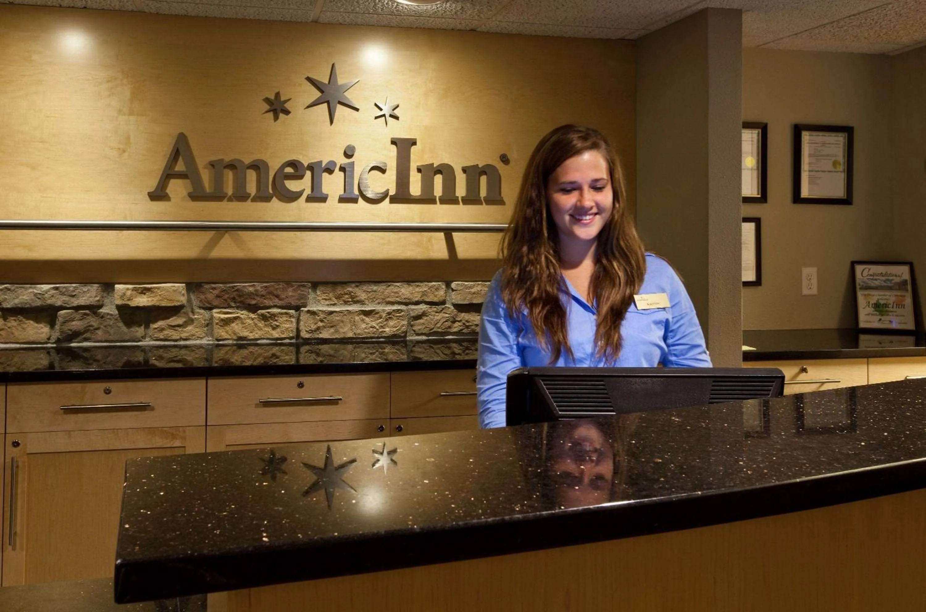 Lobby or reception in AmericInn by Wyndham Osage