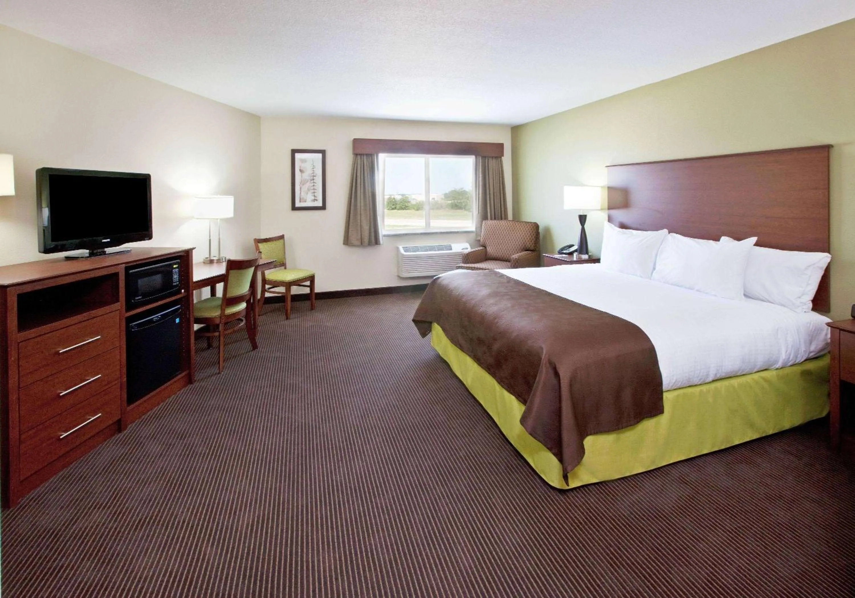 Photo of the whole room, Bed in AmericInn by Wyndham Osage