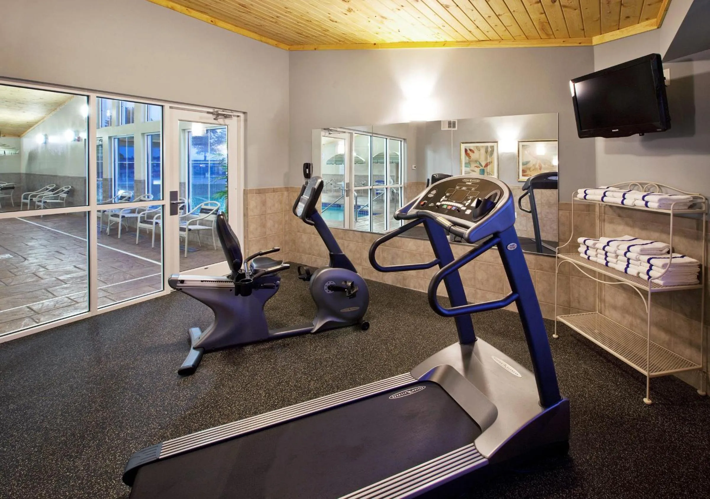 Fitness centre/facilities in AmericInn by Wyndham Osage