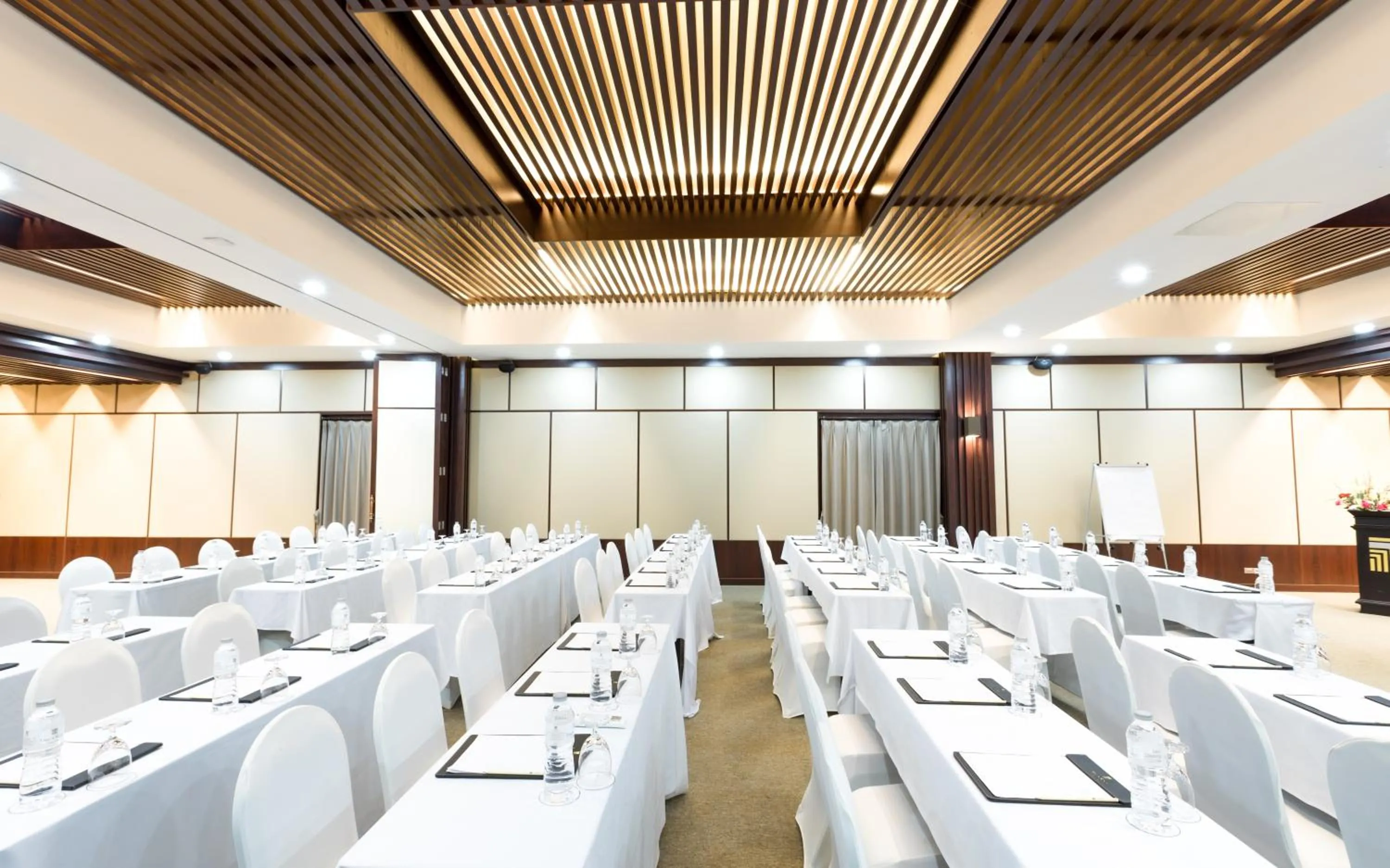 Business facilities in Tmark Resort Vangvieng