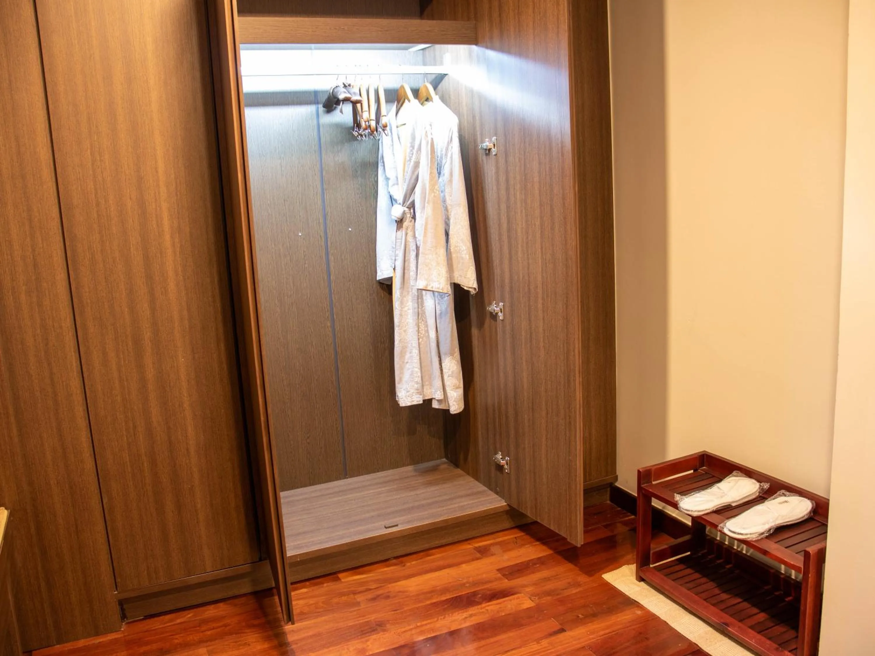 wardrobe in Tmark Resort Vangvieng