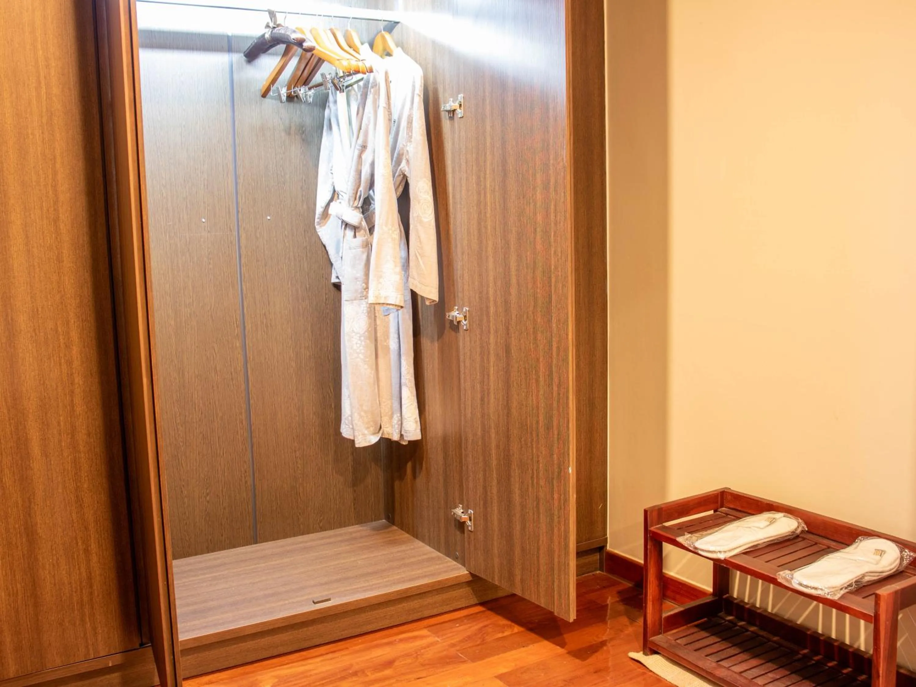 wardrobe in Tmark Resort Vangvieng