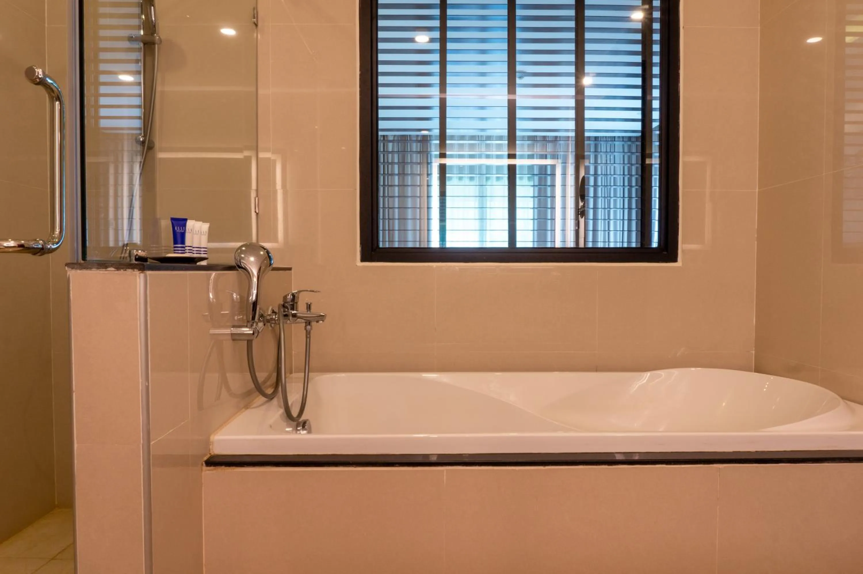 Bath in Tmark Resort Vangvieng