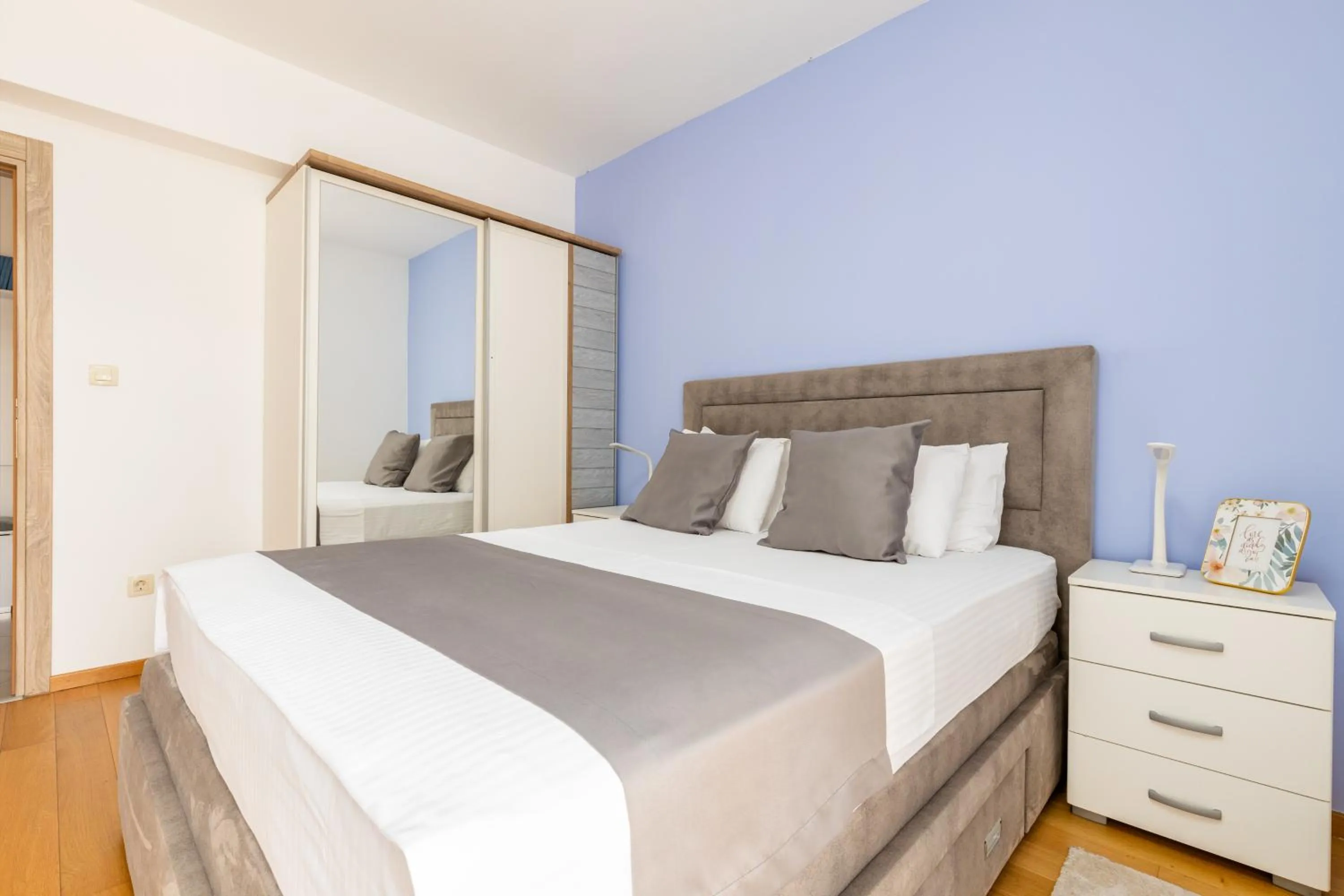 Bedroom, Bed in Apart hotel M S KATUNJANIN