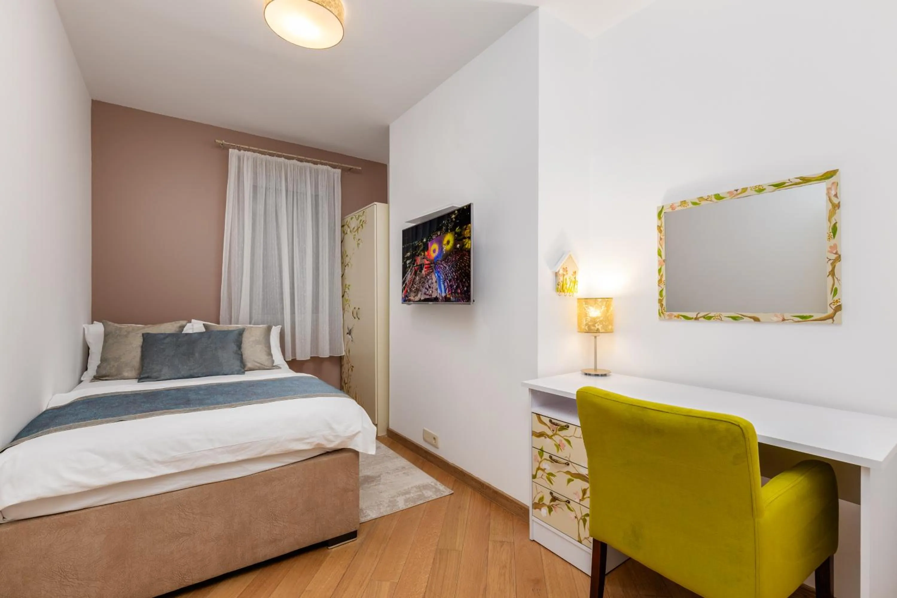 Bedroom, Bed in Apart hotel M S KATUNJANIN