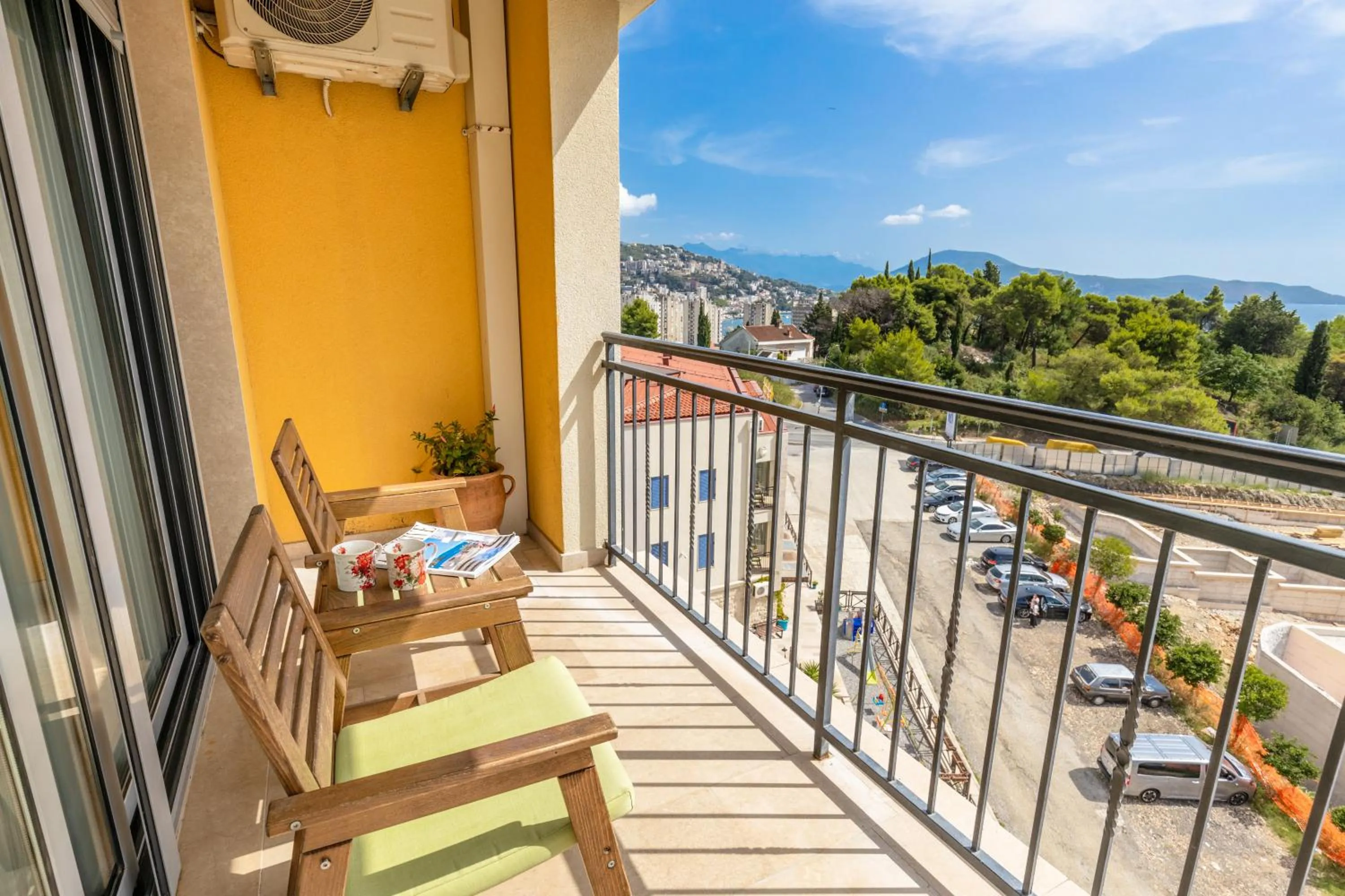 Day in Apart hotel M S KATUNJANIN