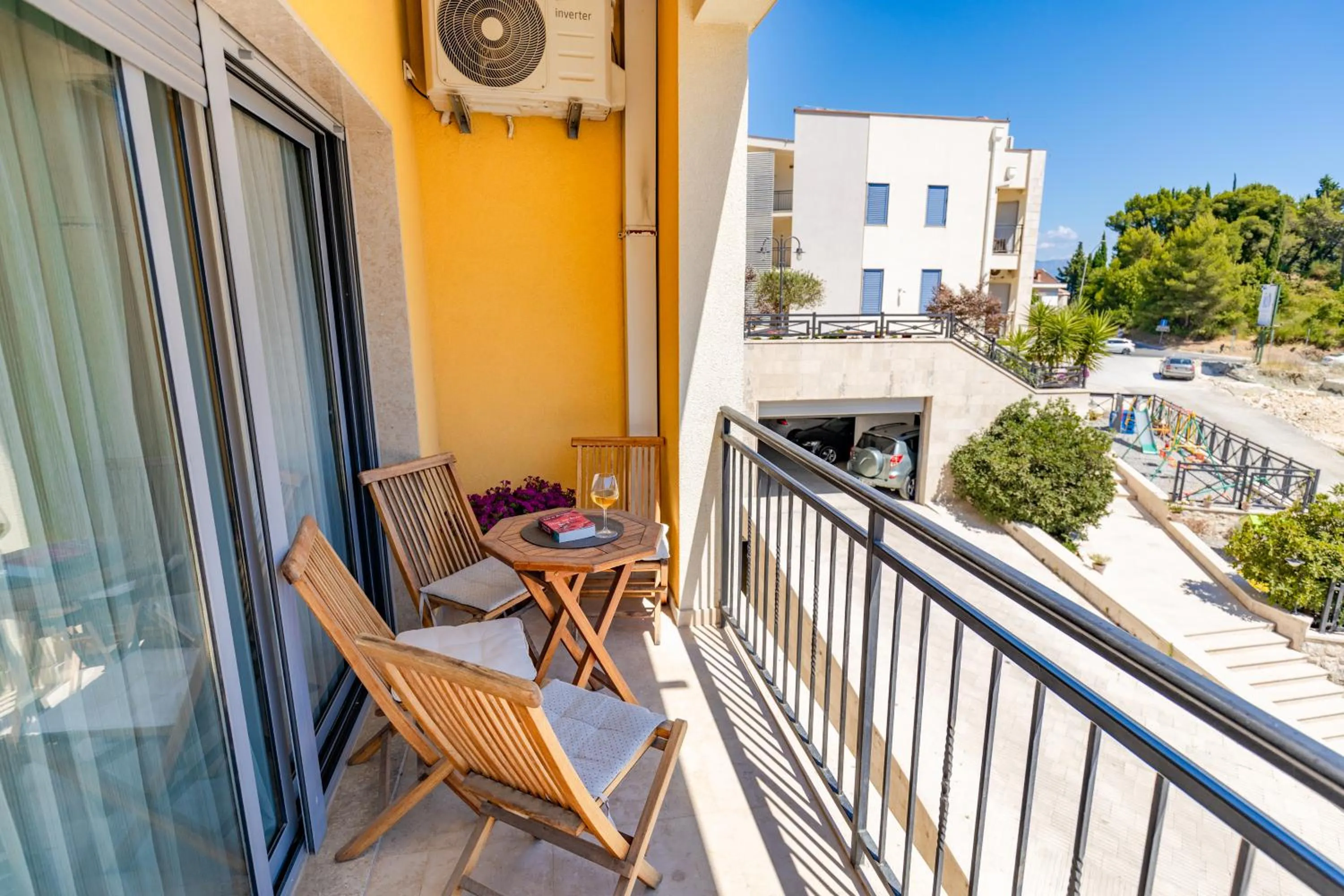 Balcony/Terrace in Apart hotel M S KATUNJANIN