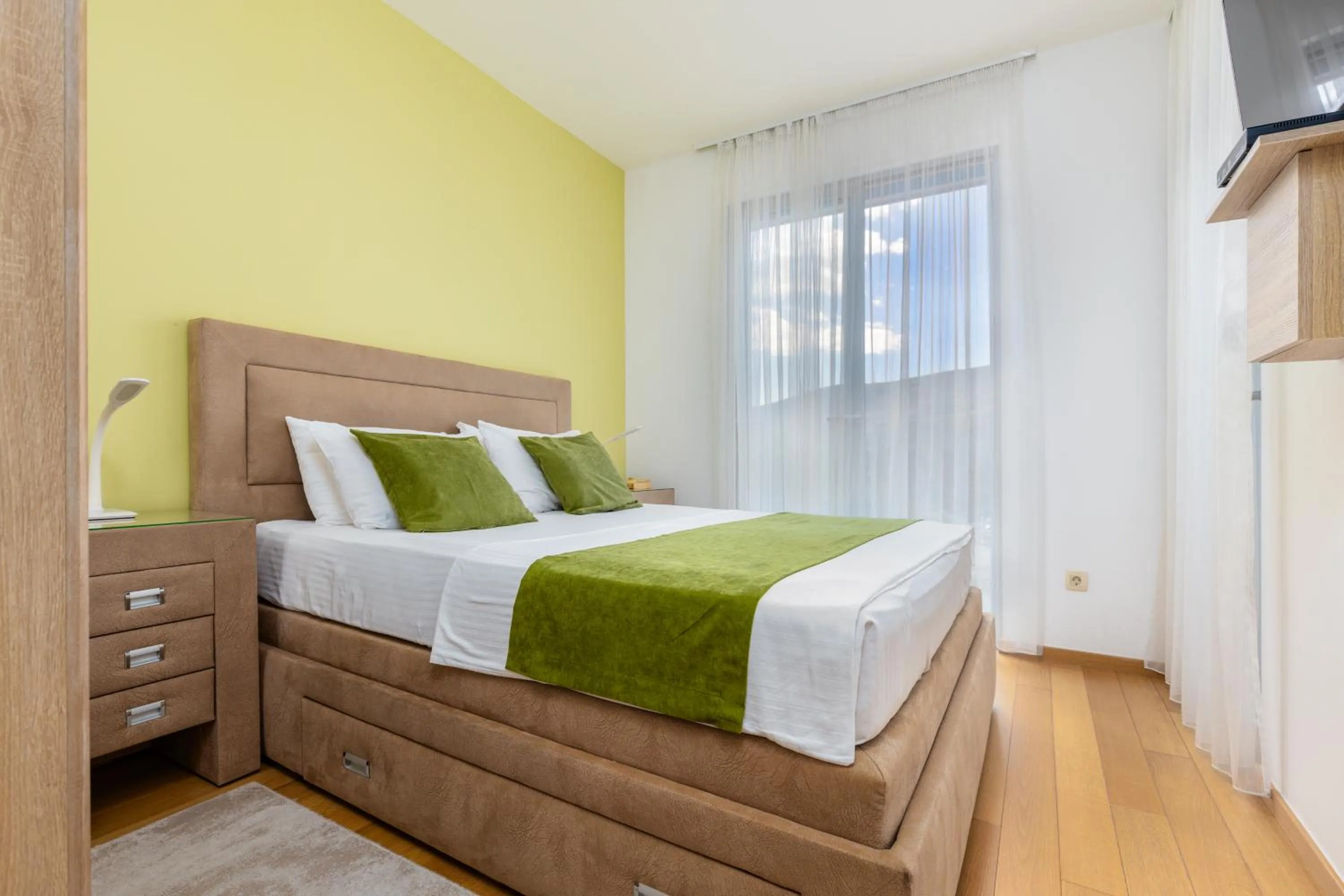 Bed in Apart hotel M S KATUNJANIN