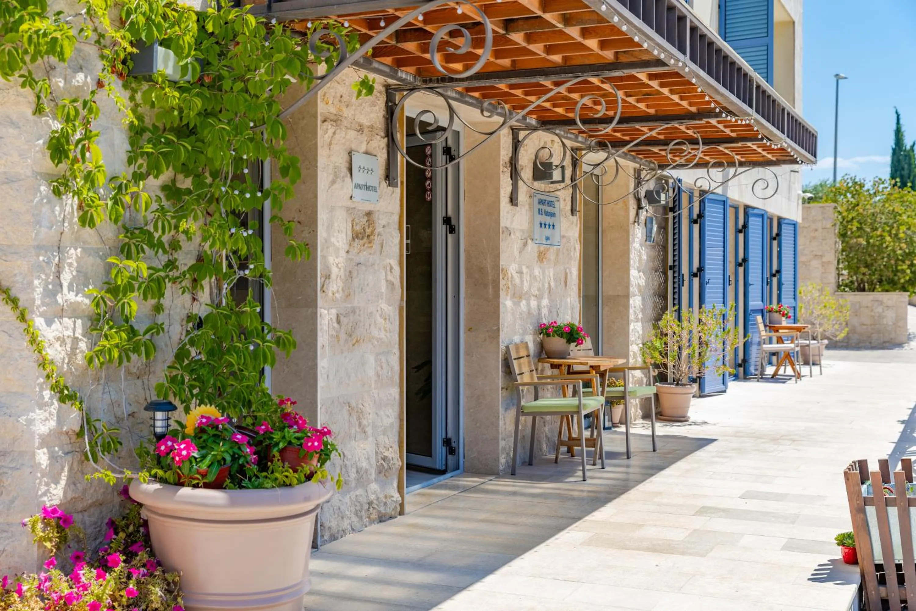 Lobby or reception in Apart hotel M S KATUNJANIN