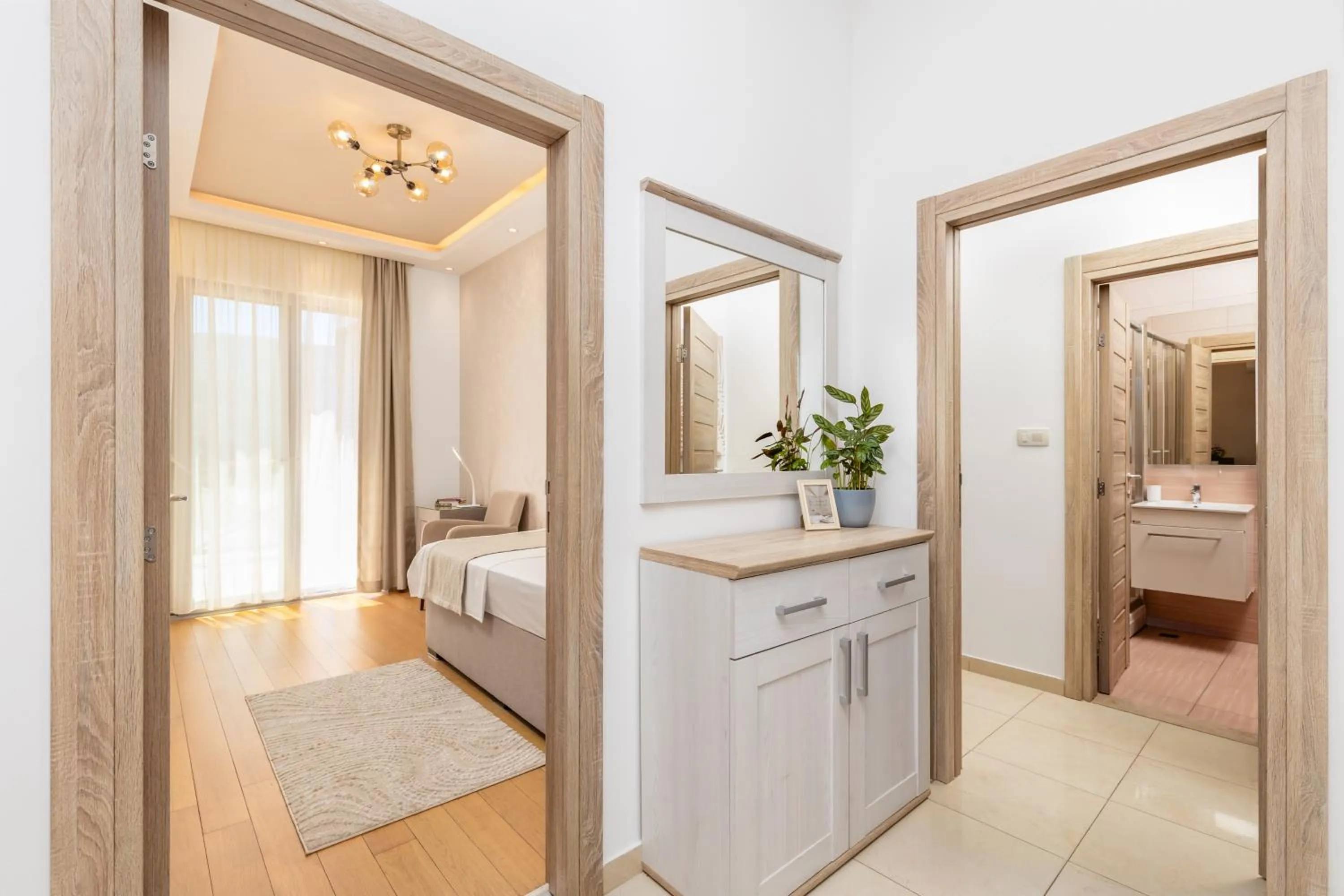 Text overlay in Apart hotel M S KATUNJANIN