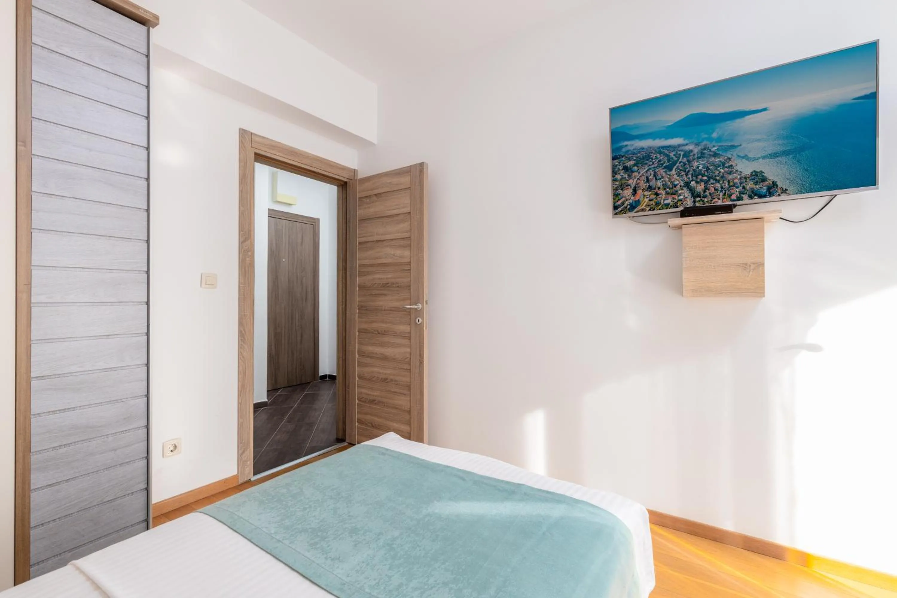 Bedroom, Bed in Apart hotel M S KATUNJANIN