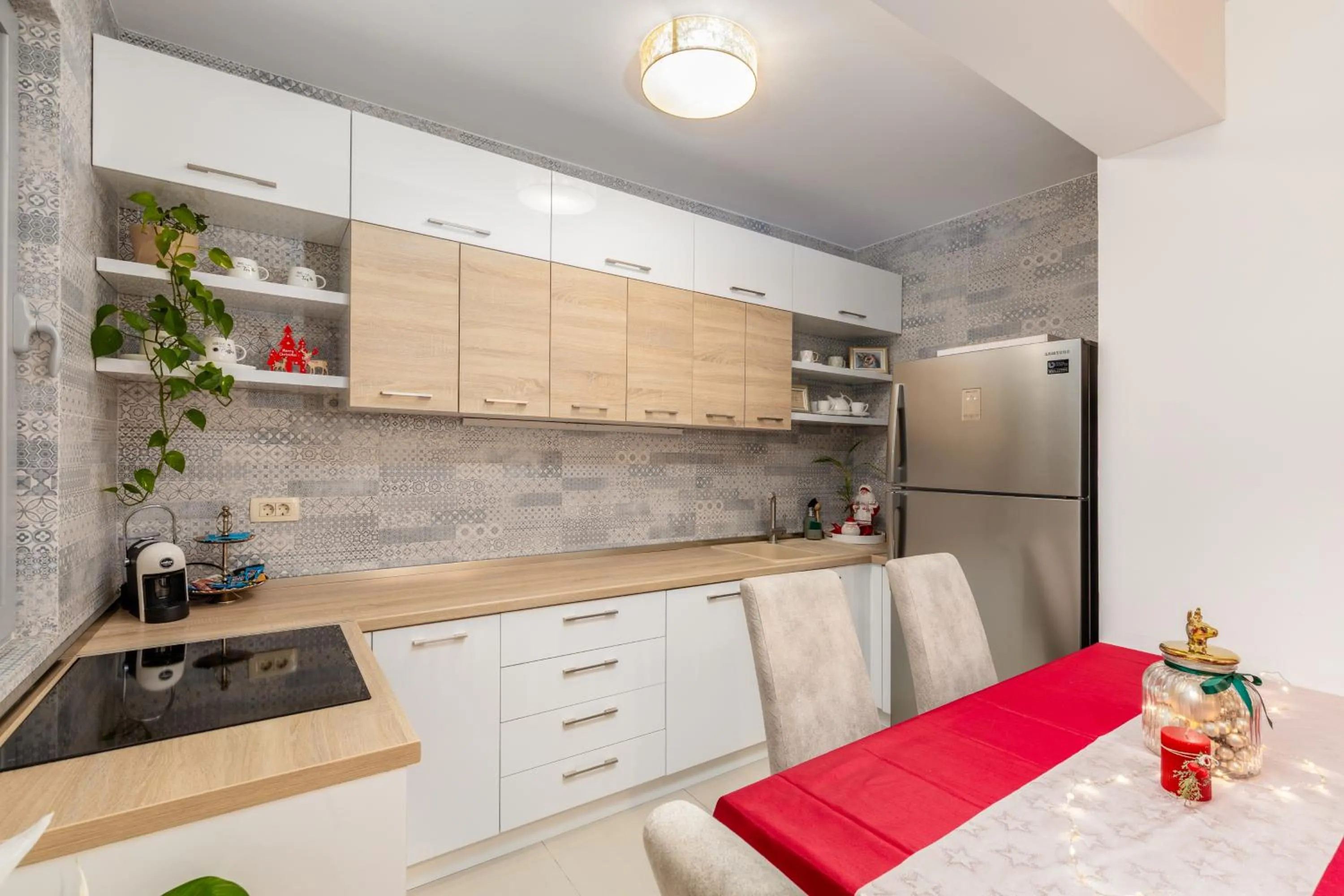 Coffee/tea facilities in Apart hotel M S KATUNJANIN