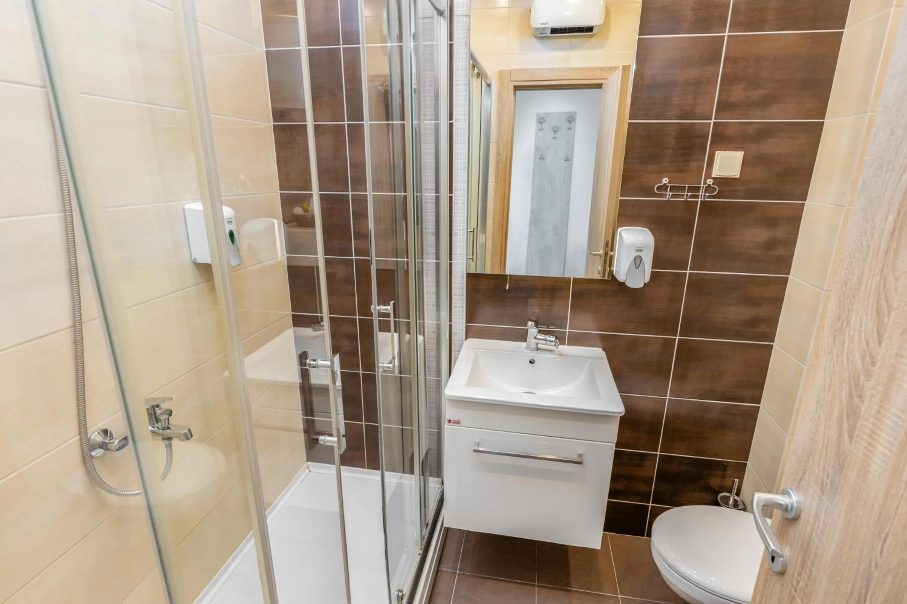 Bathroom in Apart hotel M S KATUNJANIN