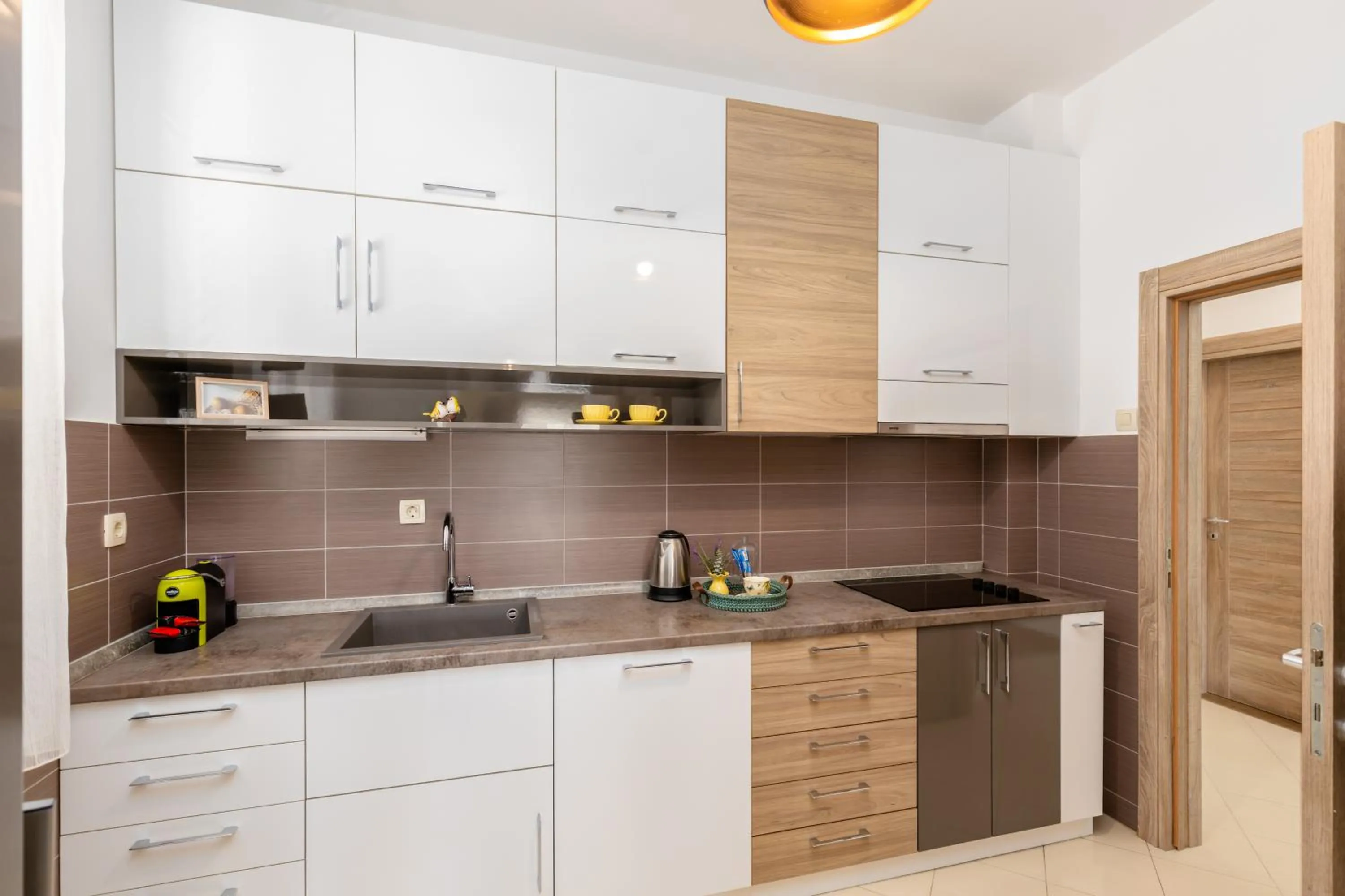 Coffee/tea facilities in Apart hotel M S KATUNJANIN