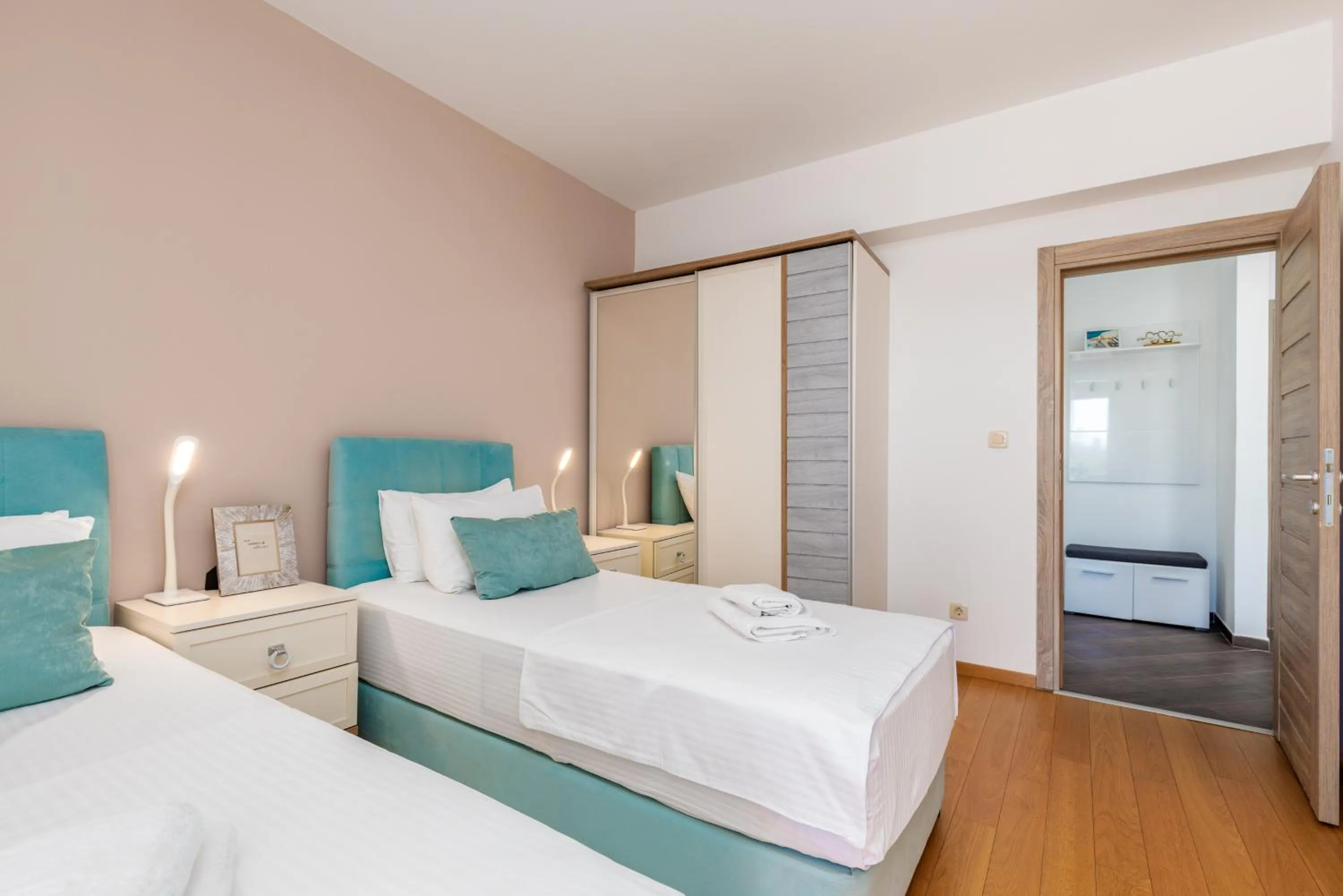 Bedroom, Bed in Apart hotel M S KATUNJANIN