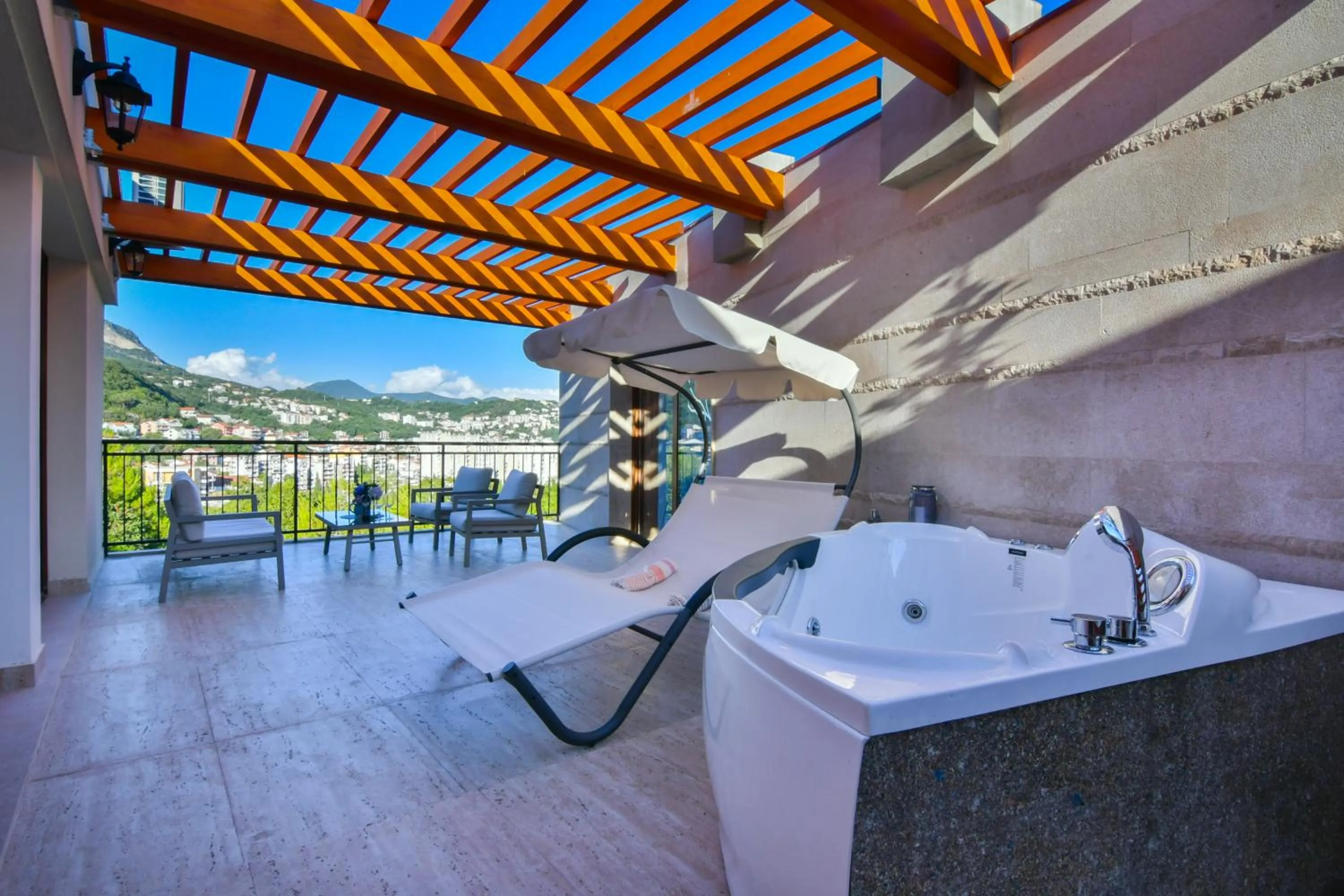 Balcony/Terrace in Apart hotel M S KATUNJANIN