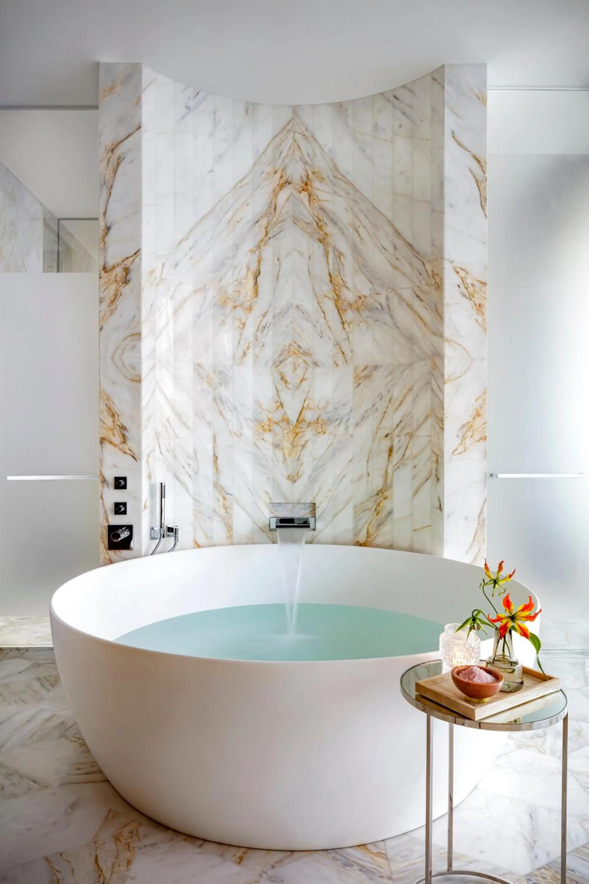 Bathroom in Atlantis The Royal