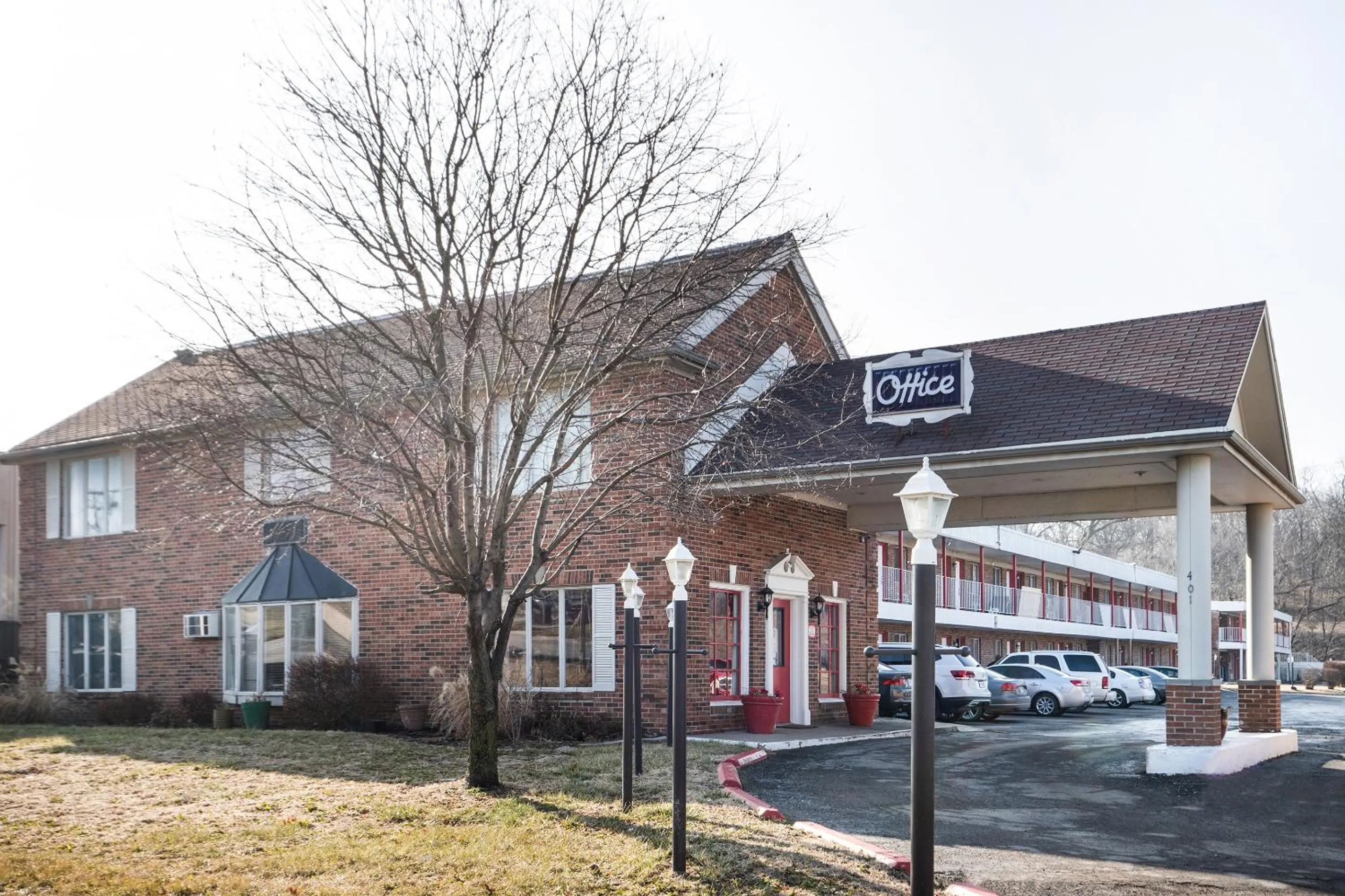 Property building in Hotel Eastin Atchison