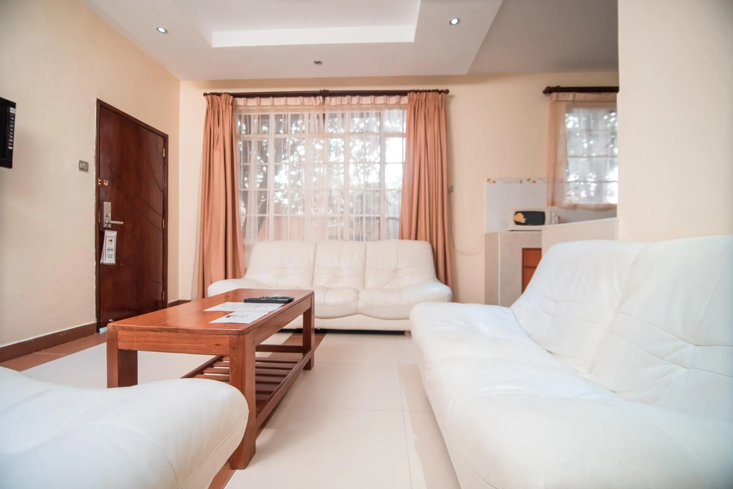 Living room, Bed in Falcon Heights Hotel