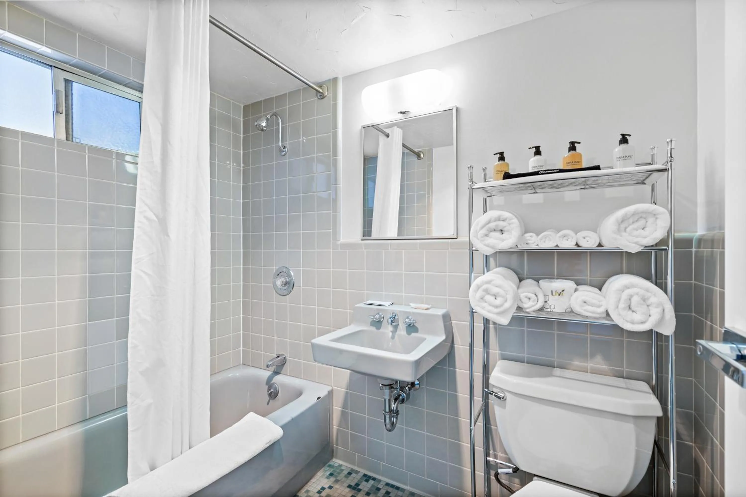 Bathroom in Stardust Motel Wallace