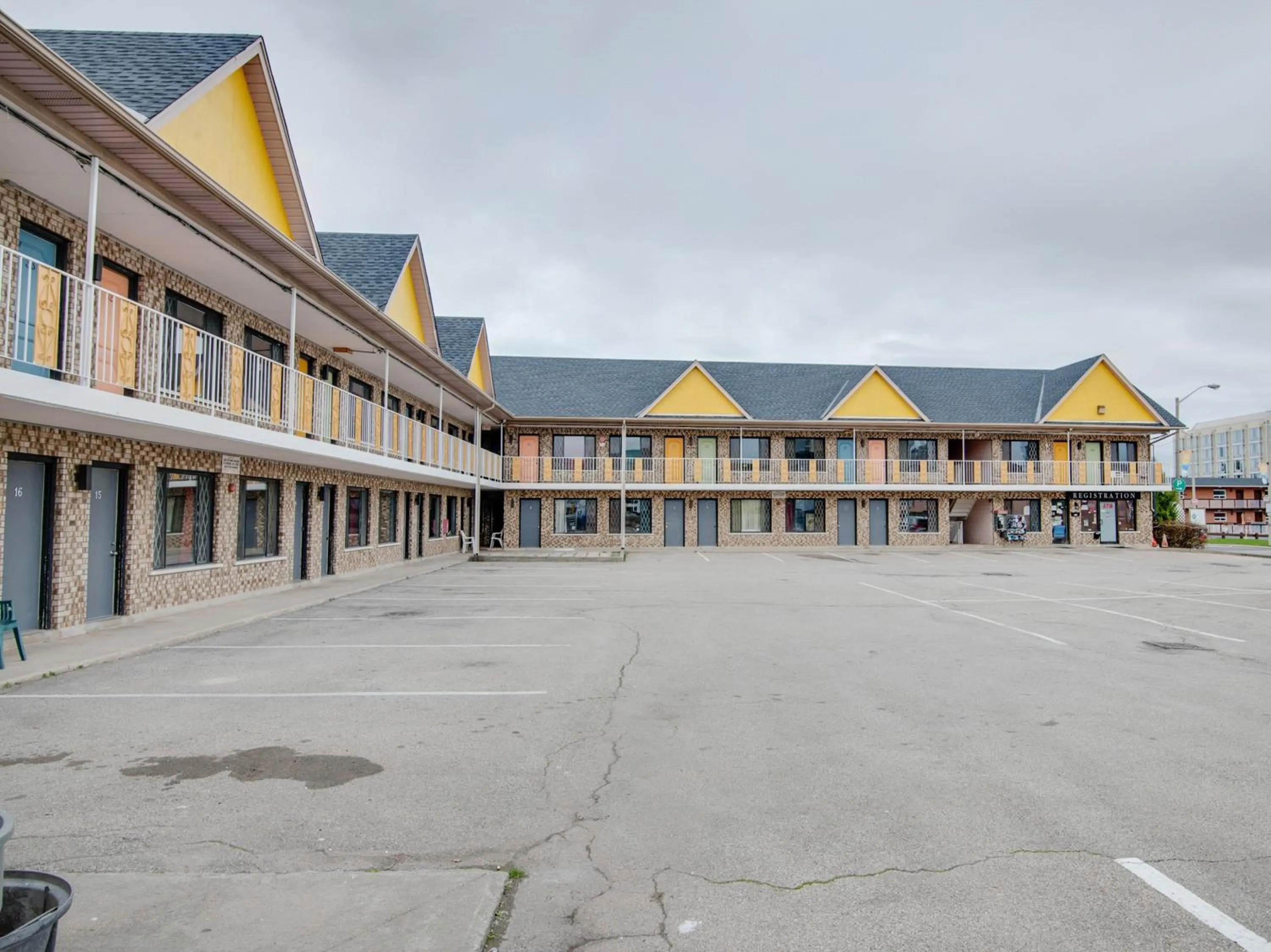 Property Building in Falls Inn Near Casino Niagara By OYO