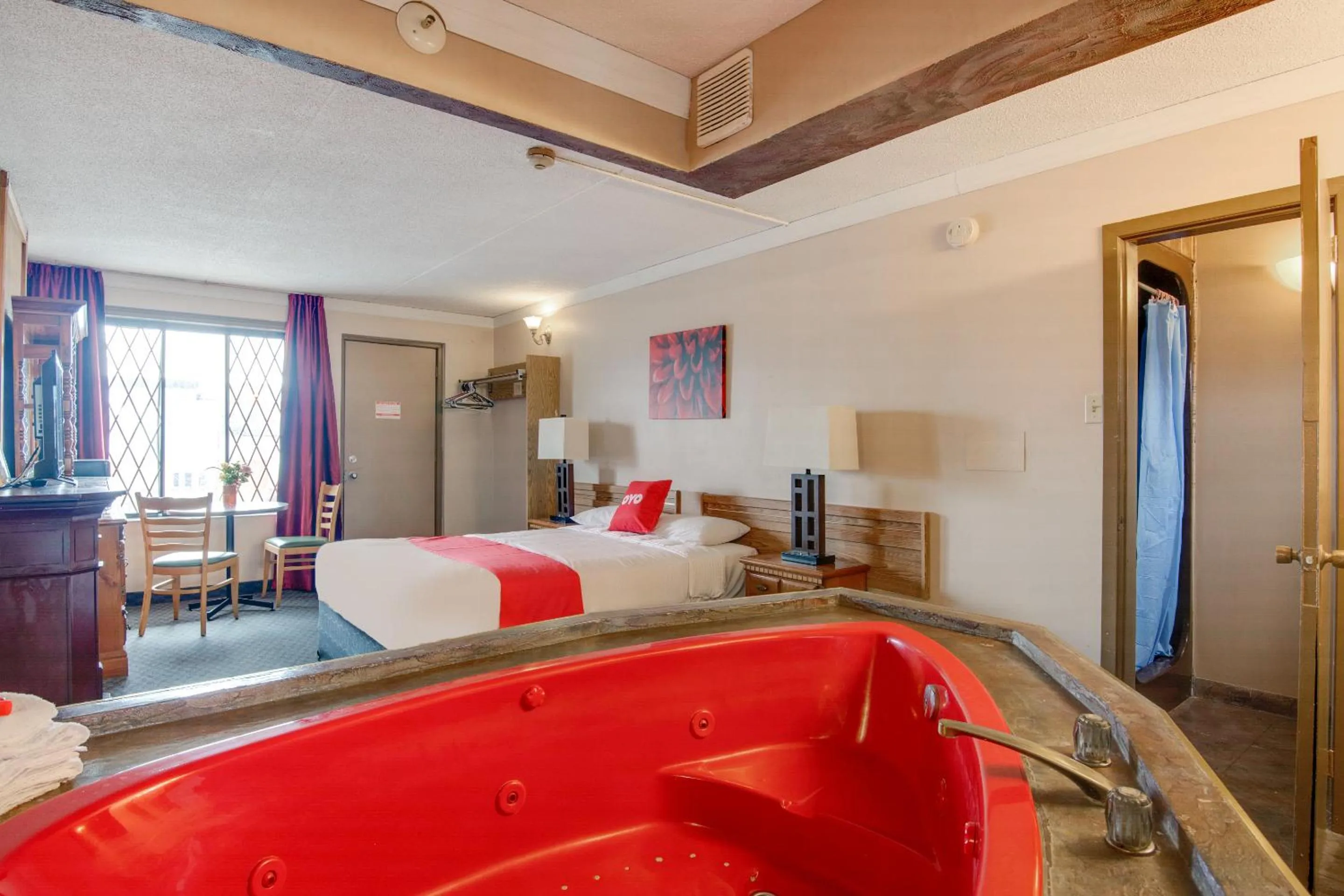 Area and facilities in Falls Inn Near Casino Niagara By OYO