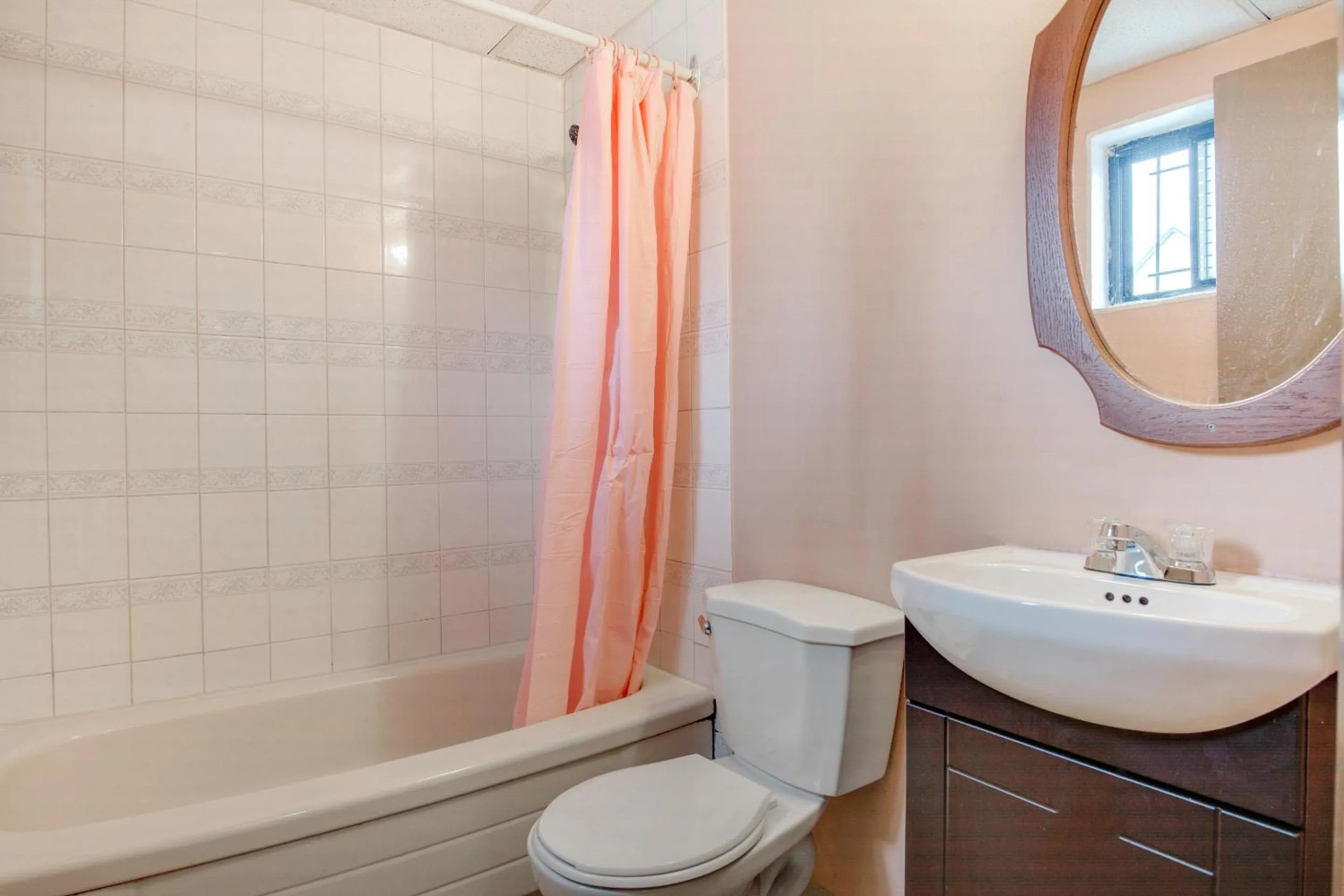 Bathroom in Falls Inn Near Casino Niagara By OYO