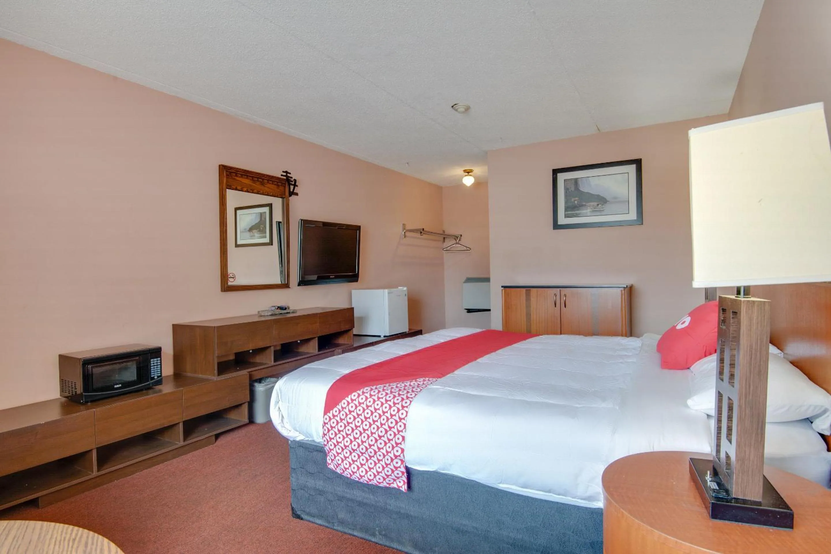 Bedroom in Falls Inn Near Casino Niagara By OYO