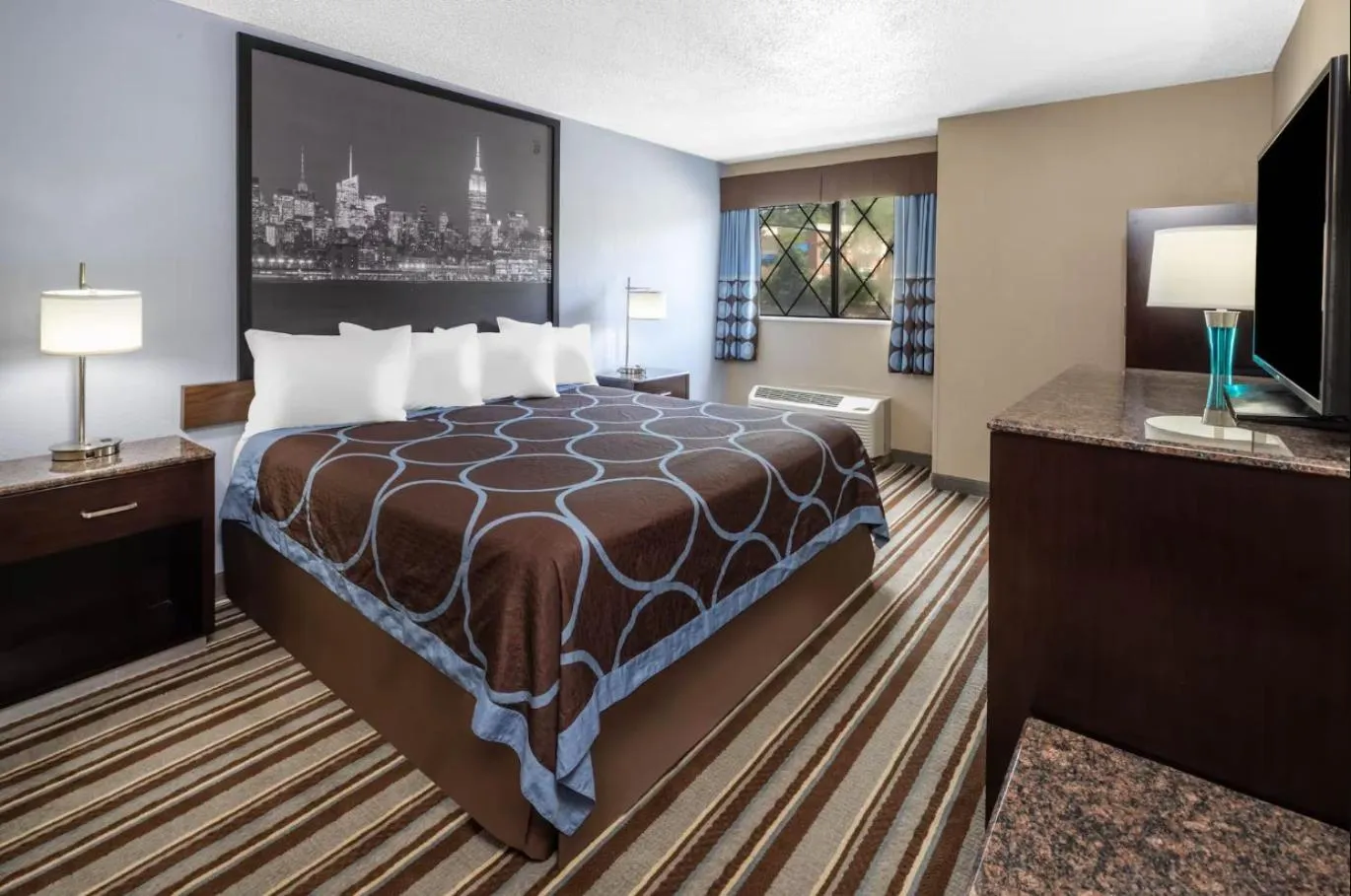 Bed in FairBridge Inn Express Nyack