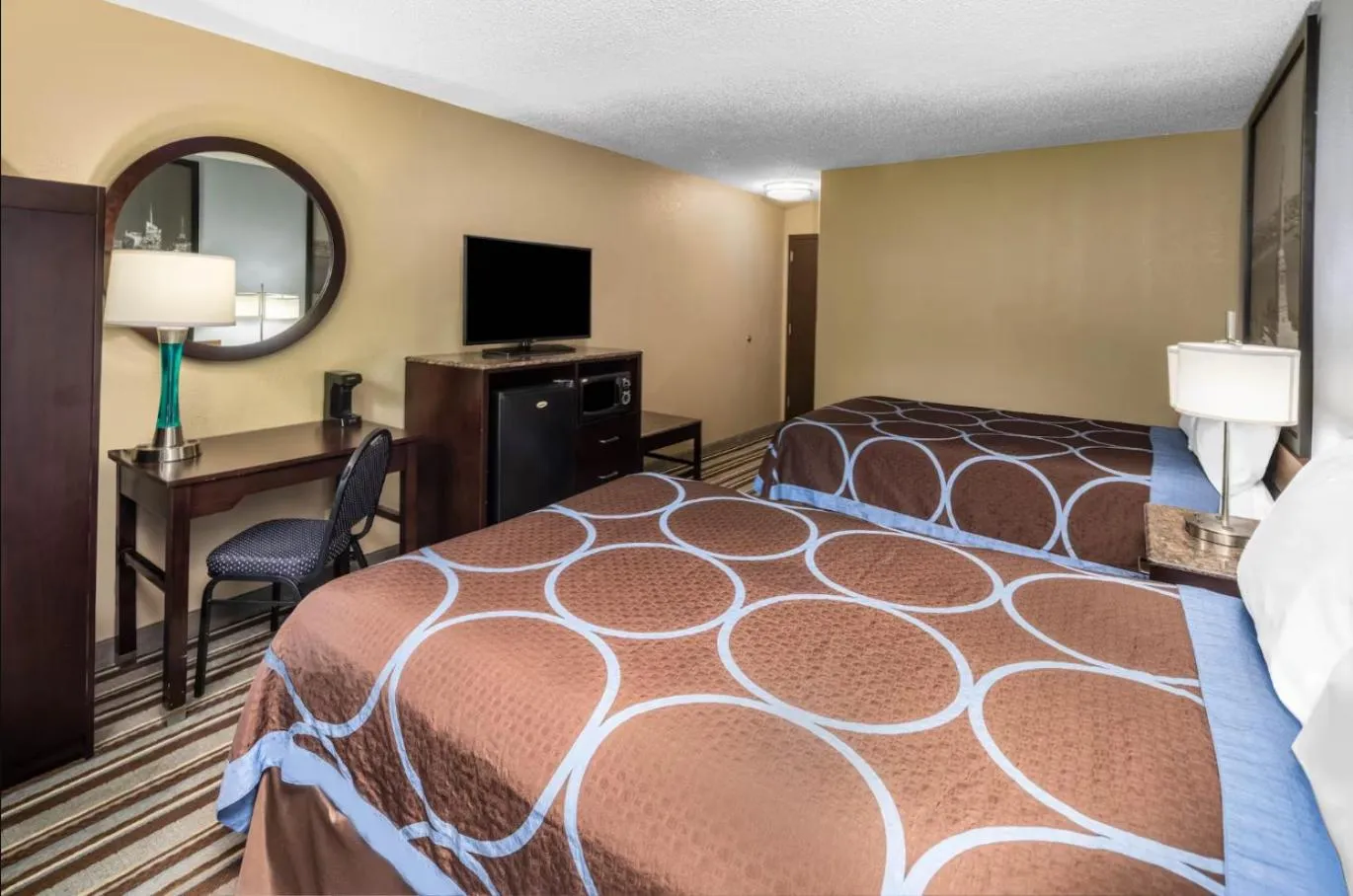 Bed in FairBridge Inn Express Nyack