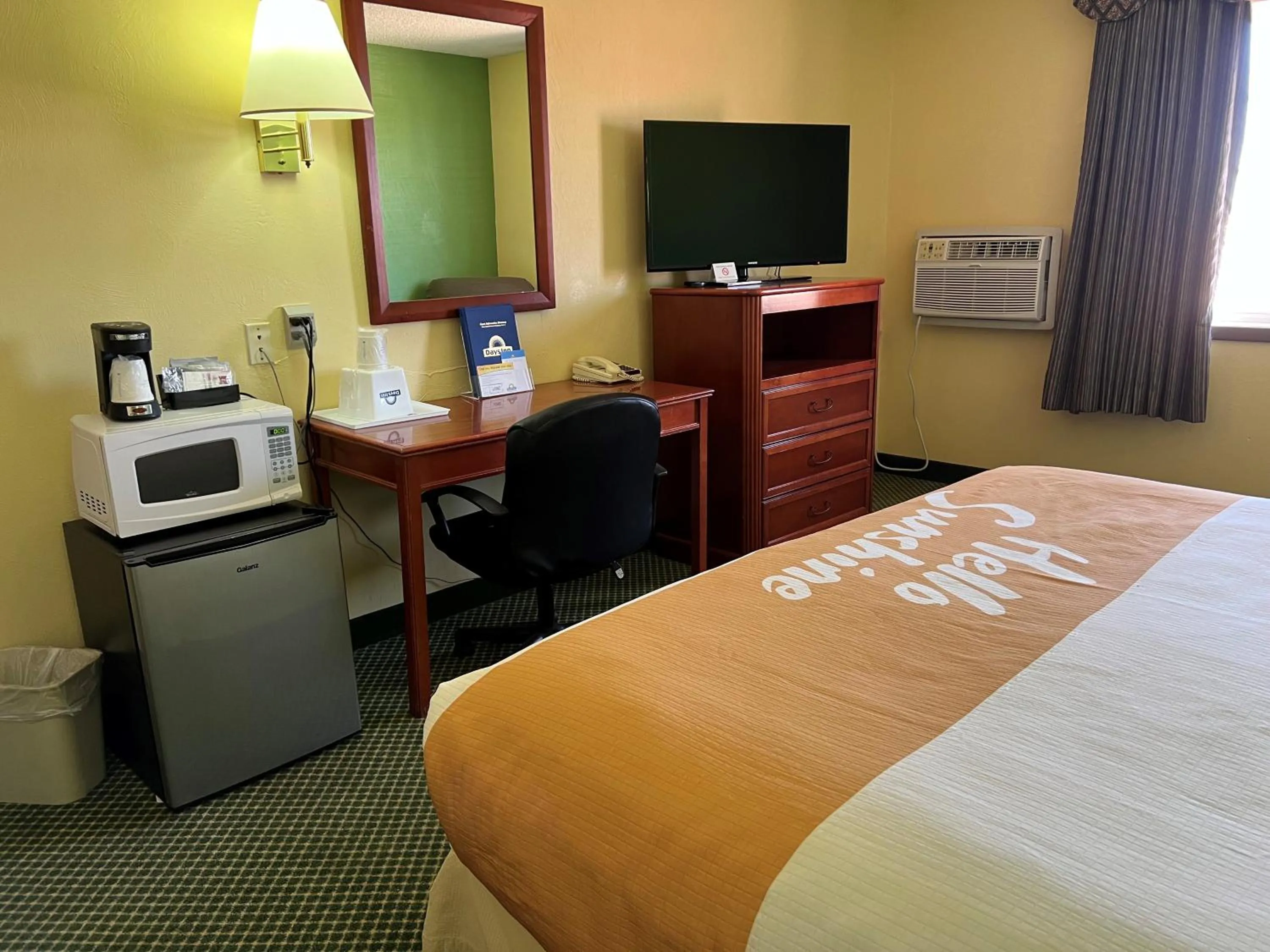 Bed in Days Inn by Wyndham Great Bend