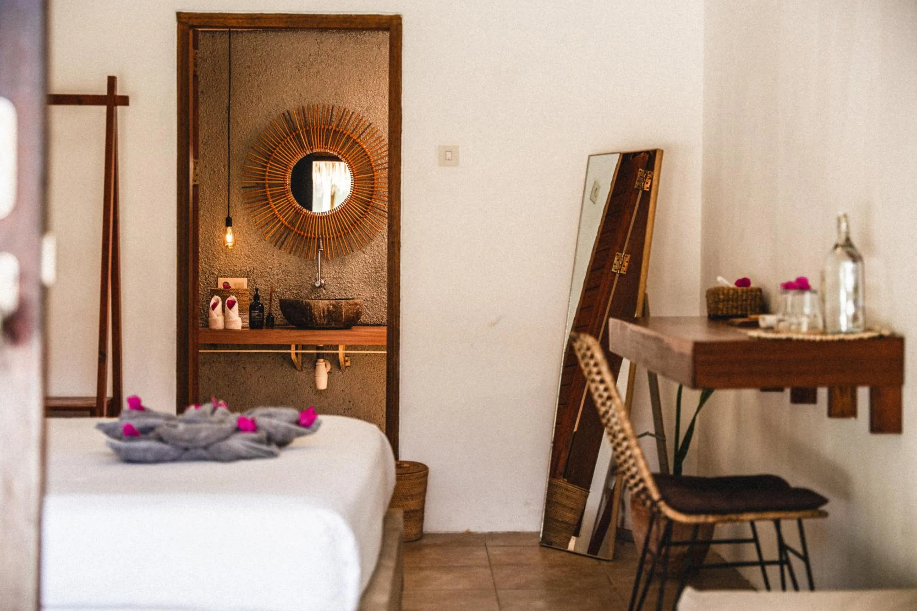 Photo of the whole room in Suku Lifestyle Hotel & Villas