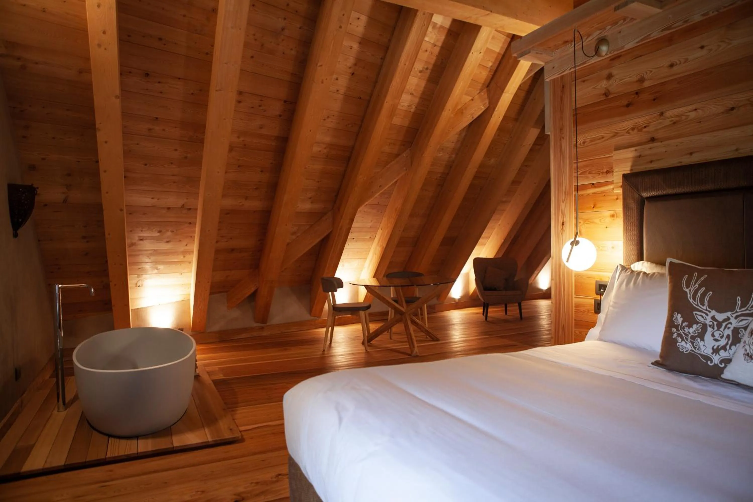 Bed in Au Charmant Petit Lac - Ecohotel Parc & Spa