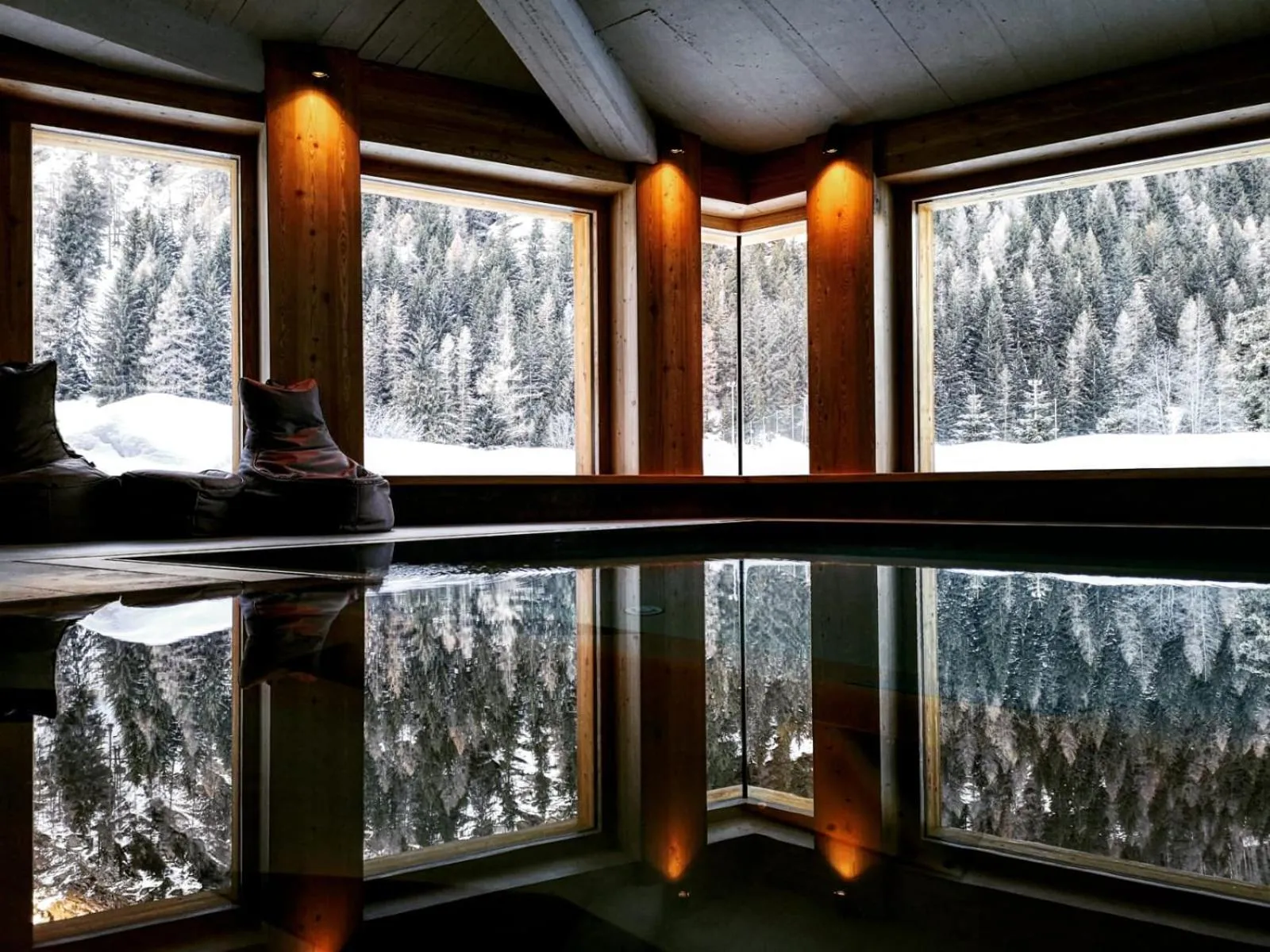 Swimming pool in Au Charmant Petit Lac - Ecohotel Parc & Spa