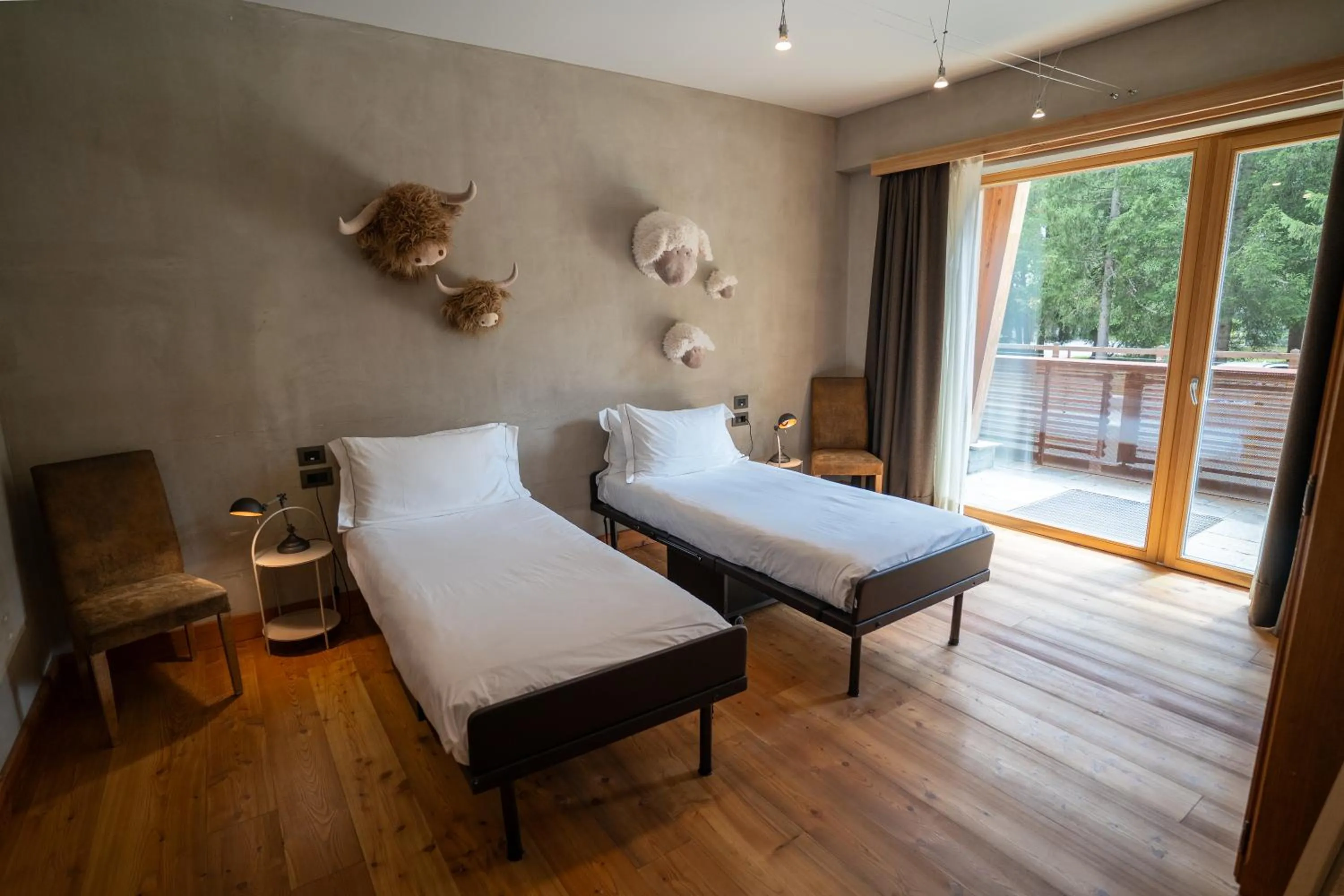 Bedroom, Bed in Au Charmant Petit Lac - Ecohotel Parc & Spa