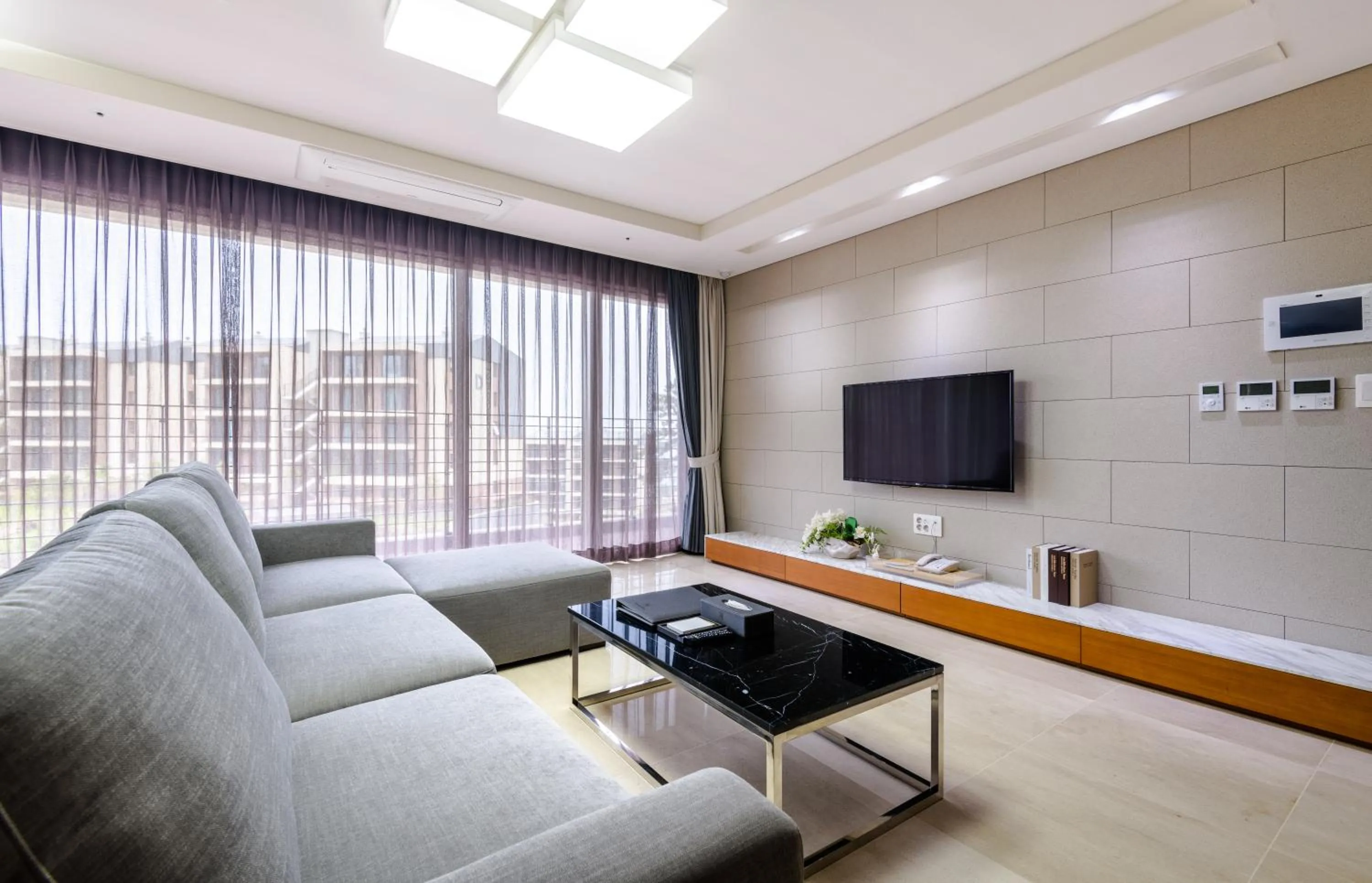 Communal lounge/ TV room in Seaside Arden