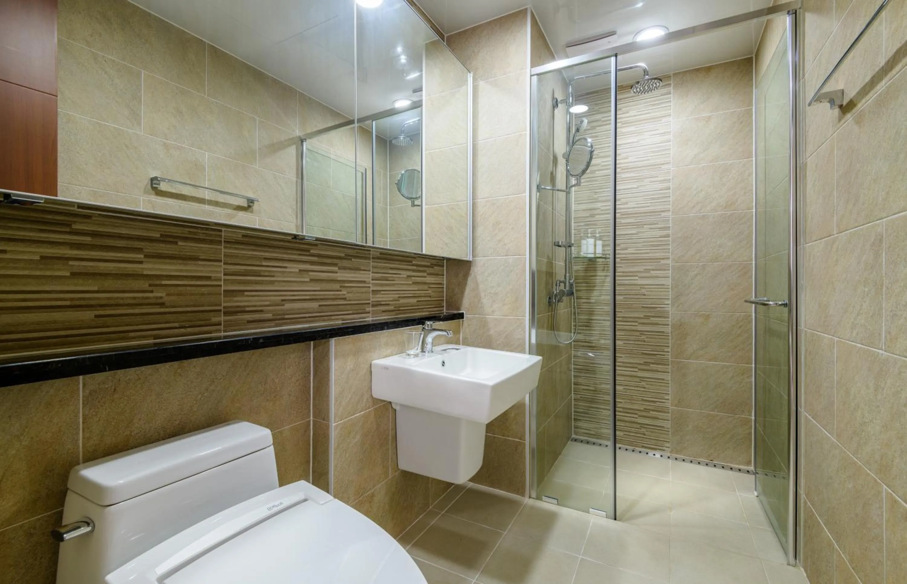 Shower in Seaside Arden