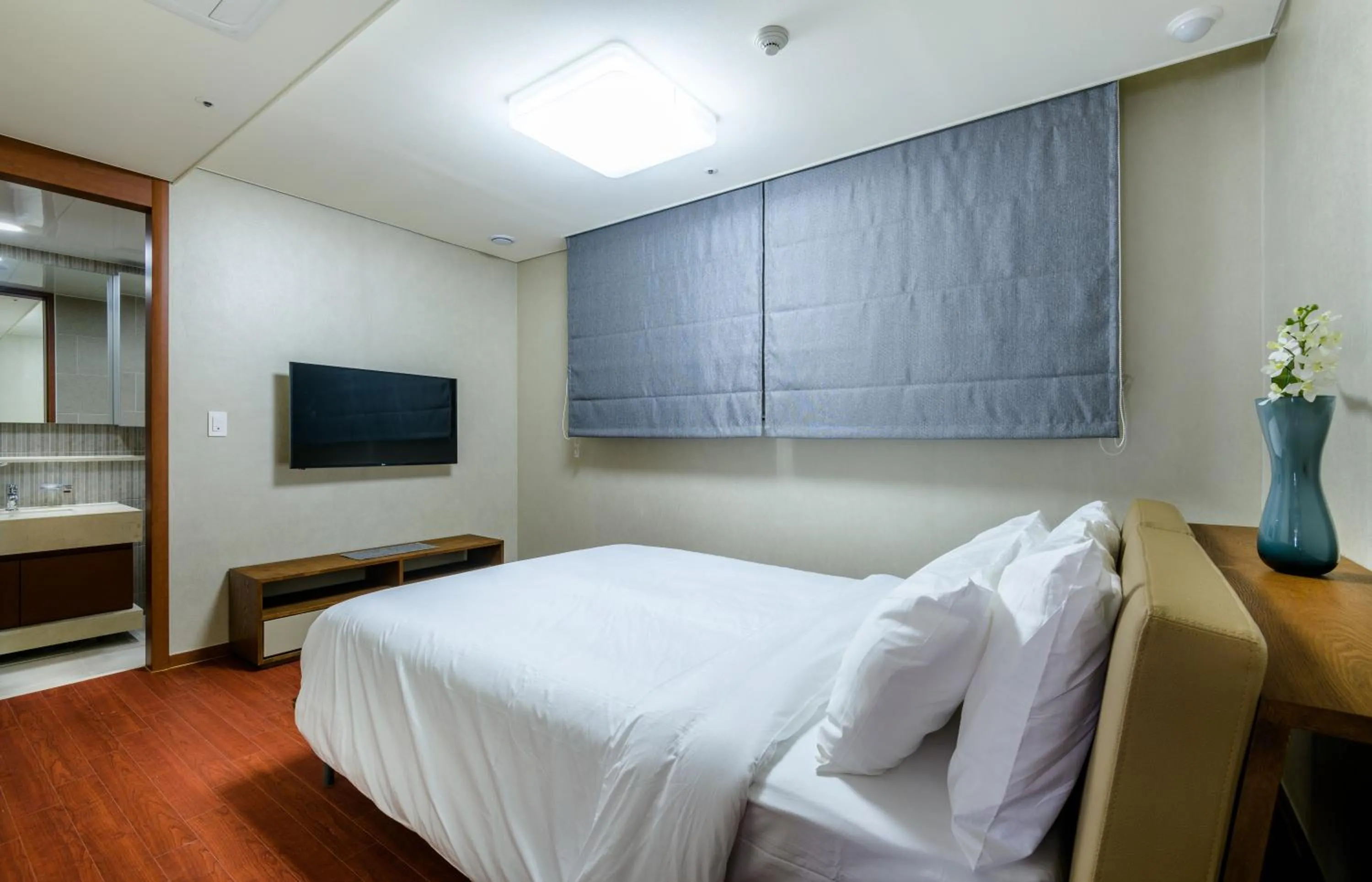 Decorative detail, Bed in Seaside Arden