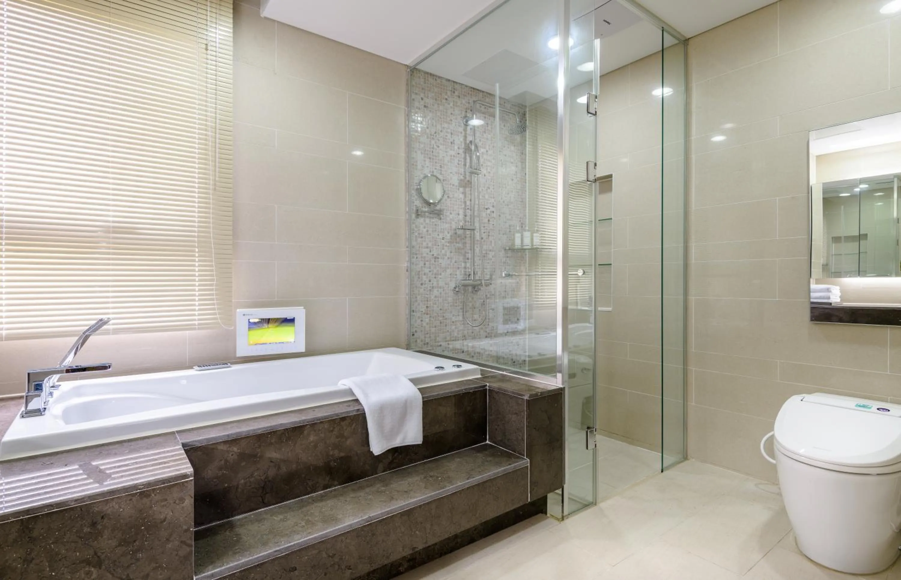 Shower in Seaside Arden