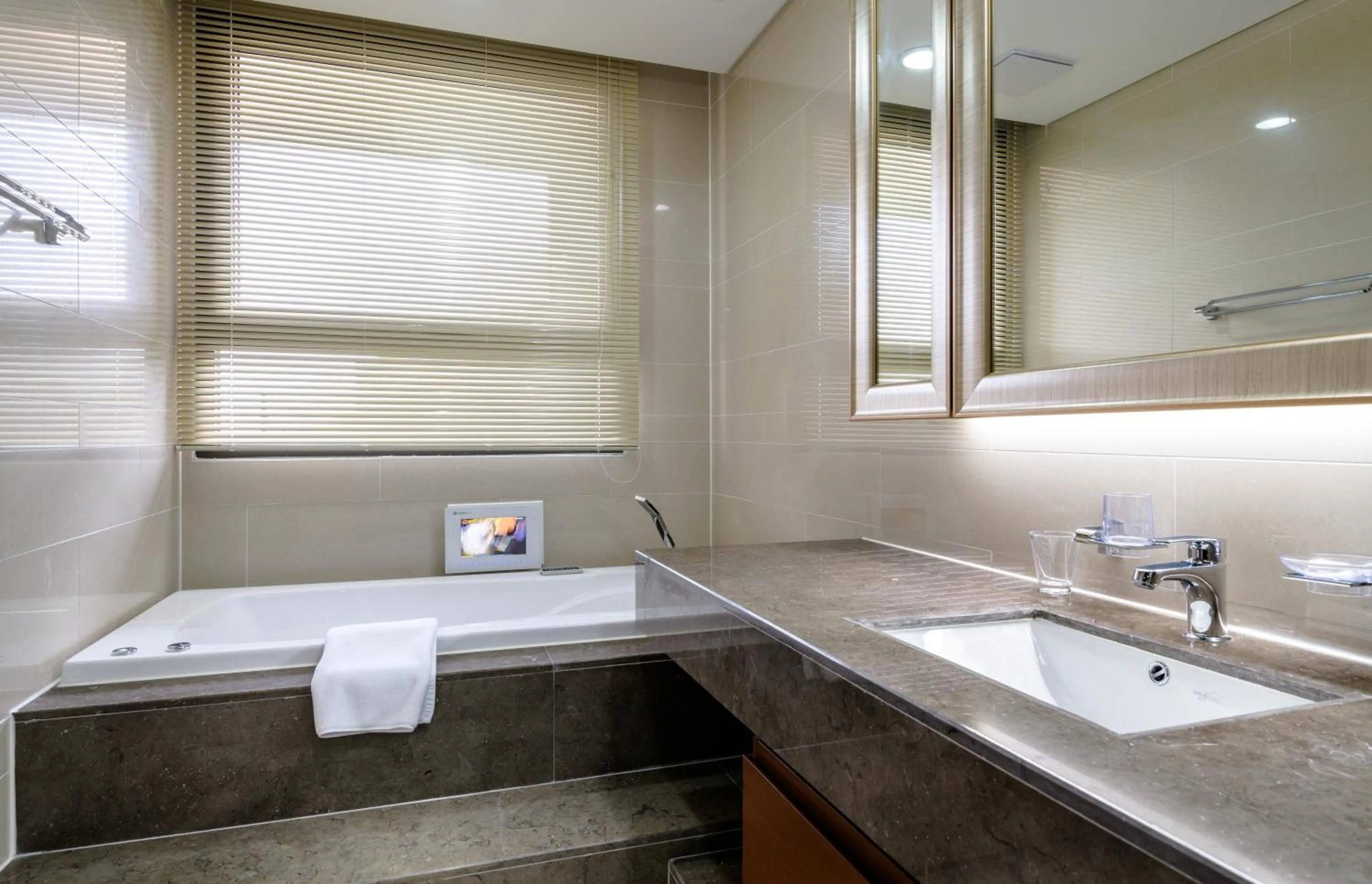 Shower in Seaside Arden