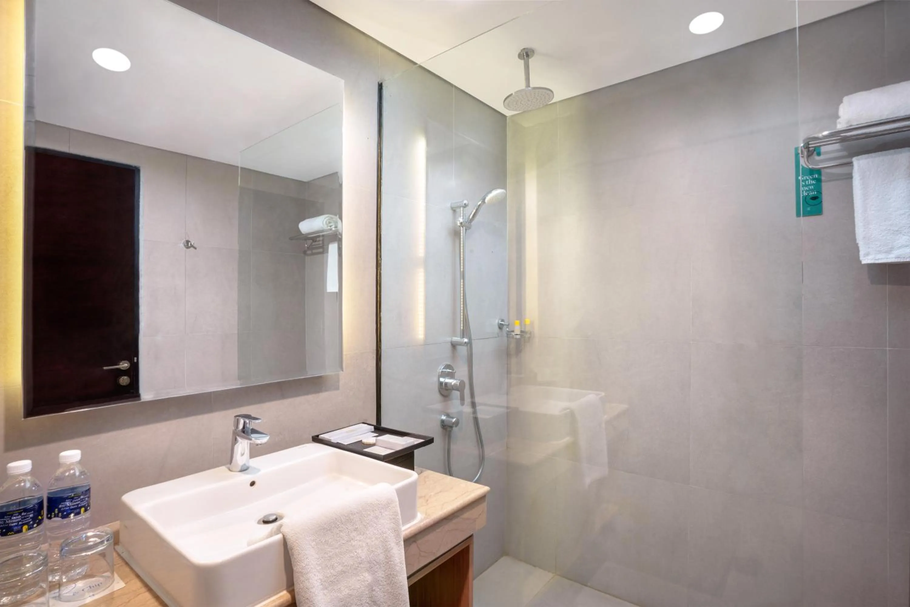 Bathroom in Golden Tulip Springhill Lampung
